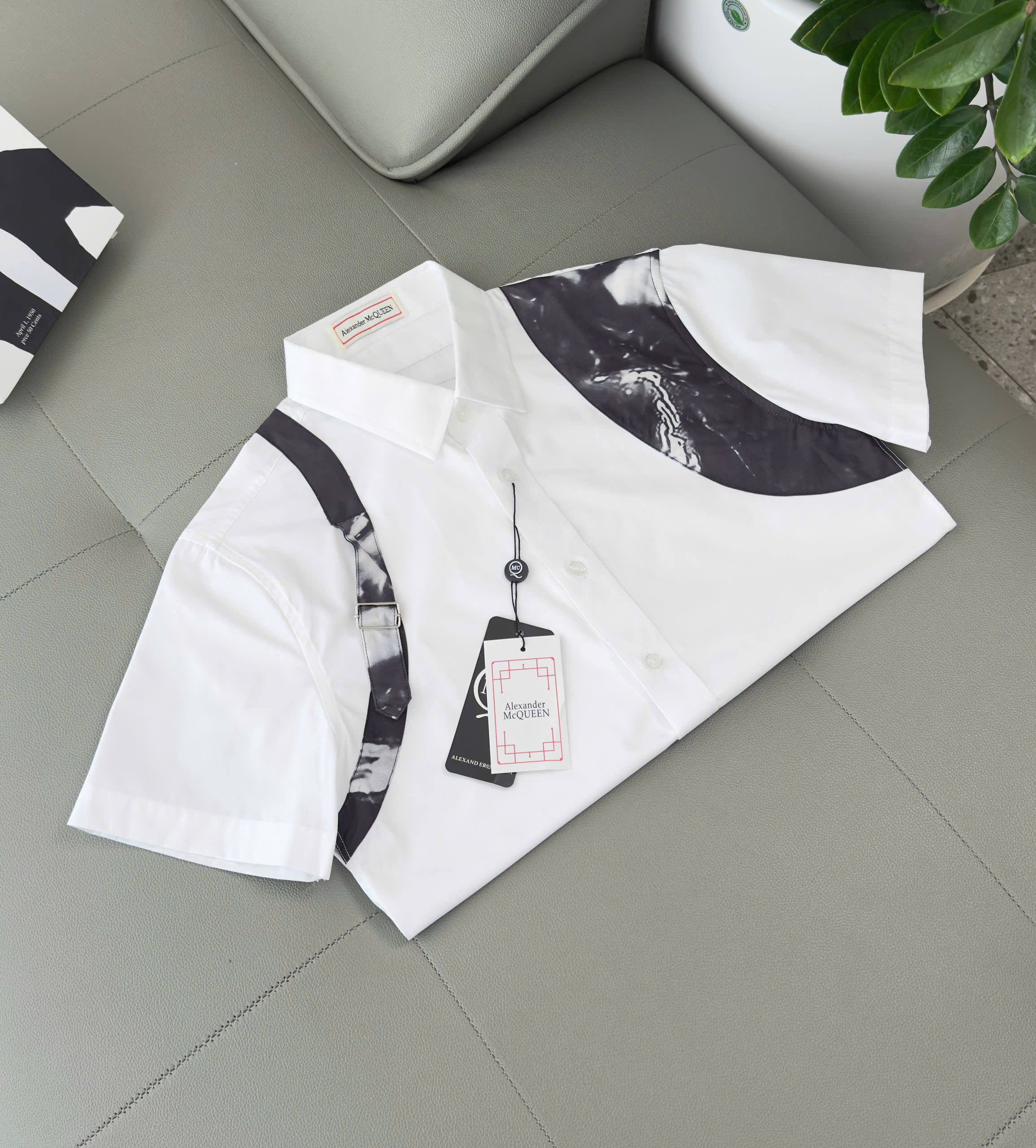 Áo sơ mi cộc tay Mcqueen MCQ Trắng phối viền nách Like  Auth 38-41 DDT