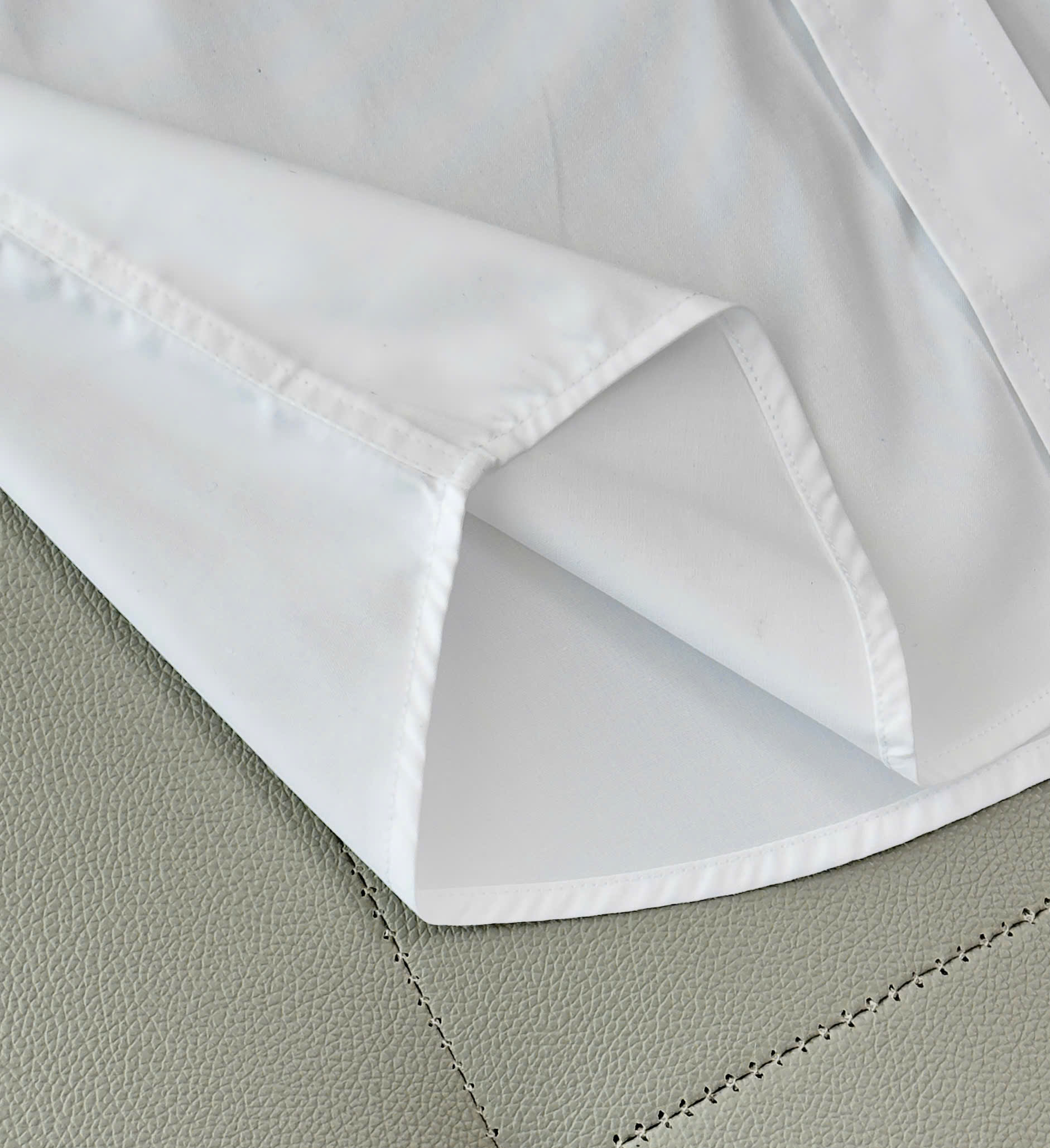 Áo sơ mi cộc tay Mcqueen MCQ Trắng phối viền nách Like  Auth 38-41 DDT