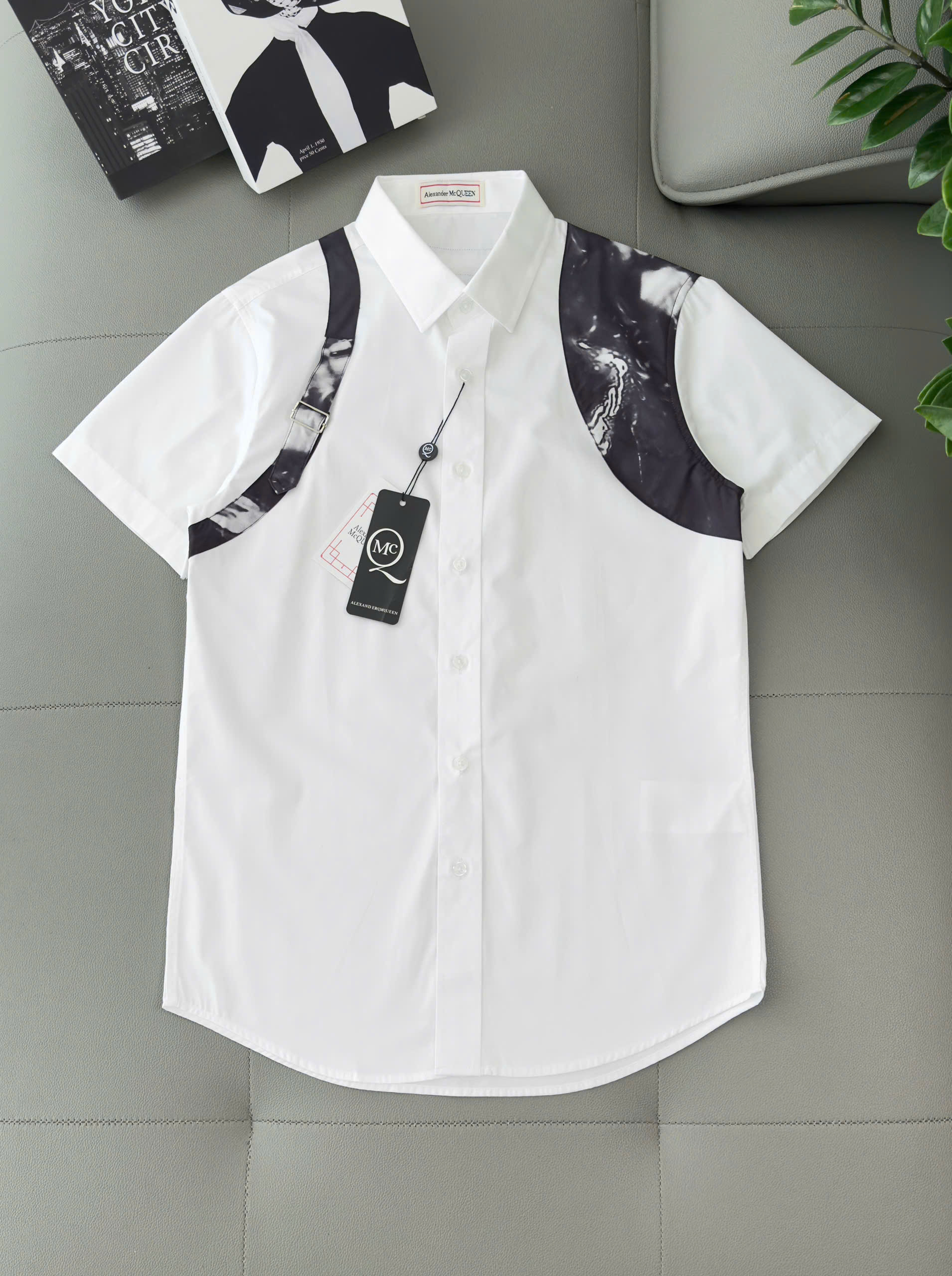 Áo sơ mi cộc tay Mcqueen MCQ Trắng phối viền nách Like  Auth 38-41 DDT