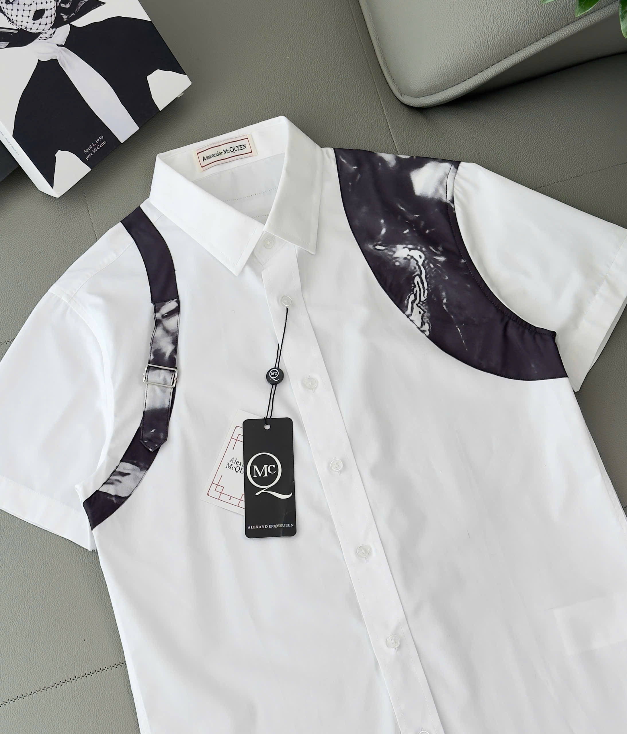 Áo sơ mi cộc tay Mcqueen MCQ Trắng phối viền nách Like  Auth 38-41 DDT