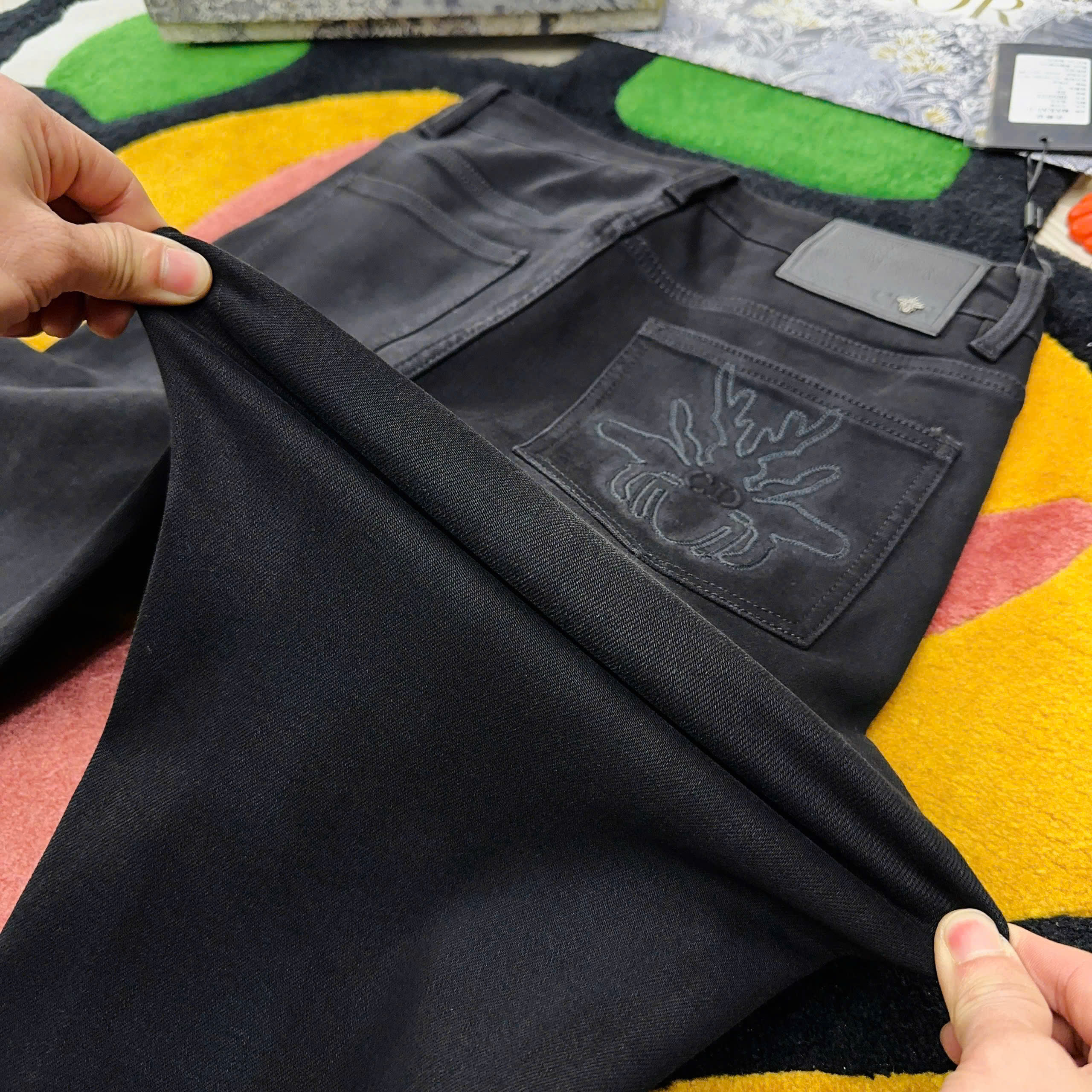 Quần Jean bò Dior CD Đen trơn logo thêu bọ hung túi sau Like Auth 29-34 MK