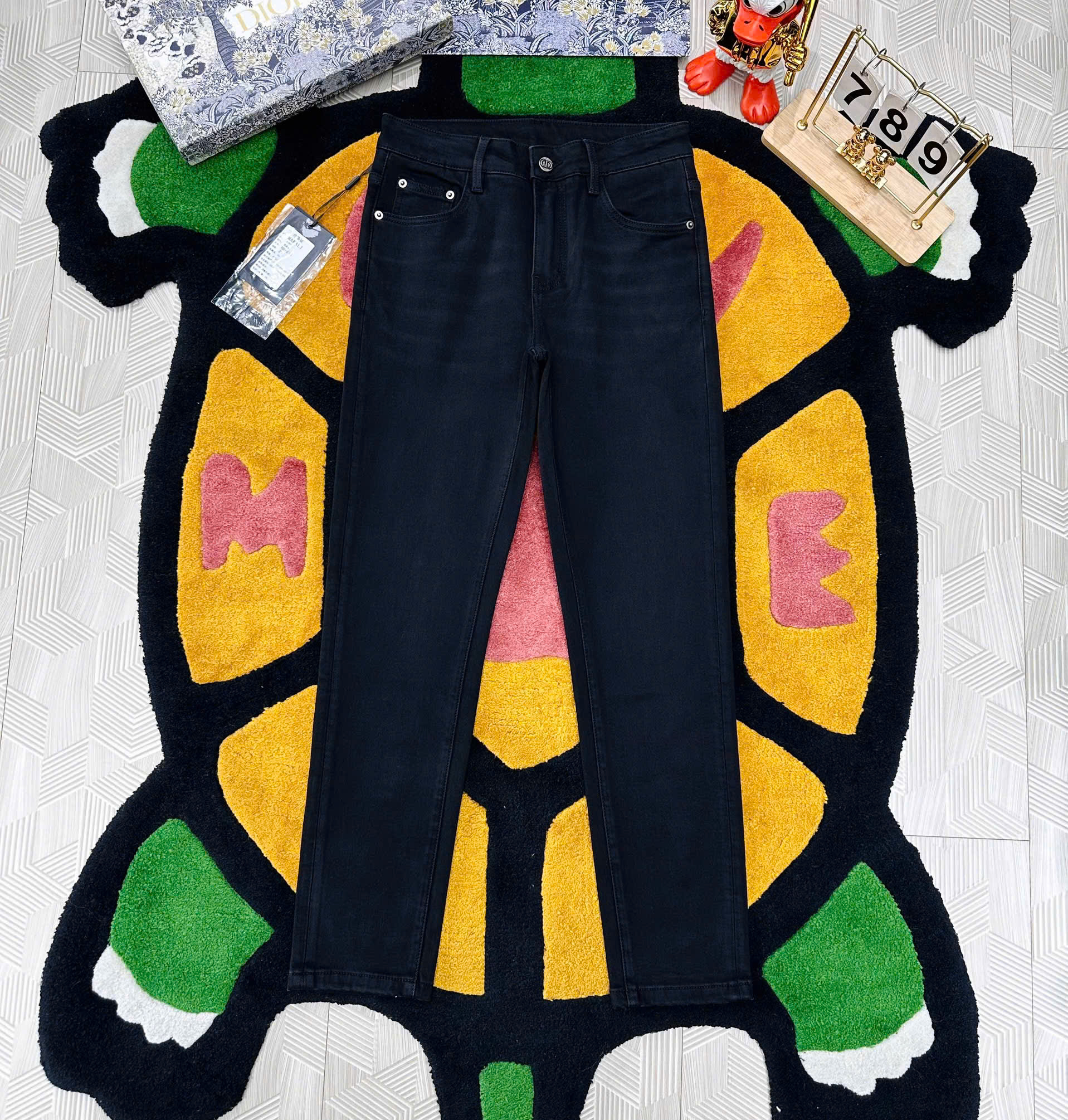 Quần Jean bò Dior CD Đen trơn logo thêu bọ hung túi sau Like Auth 29-34 MK