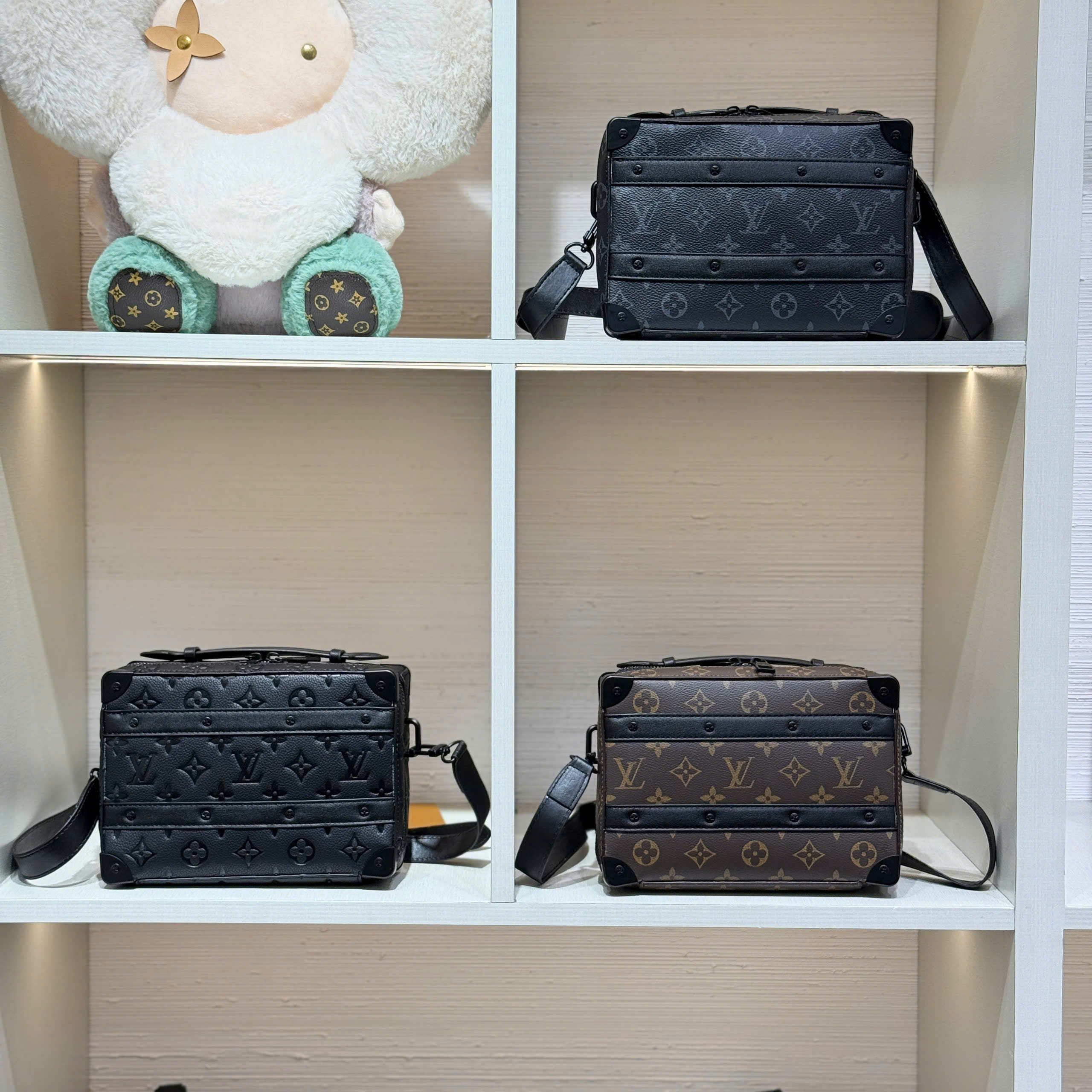 Túi đeo chéo Clutch Louis vuitton LV Bag Handle Soft Trunk monogram Like Auth 22x16x6 PLD