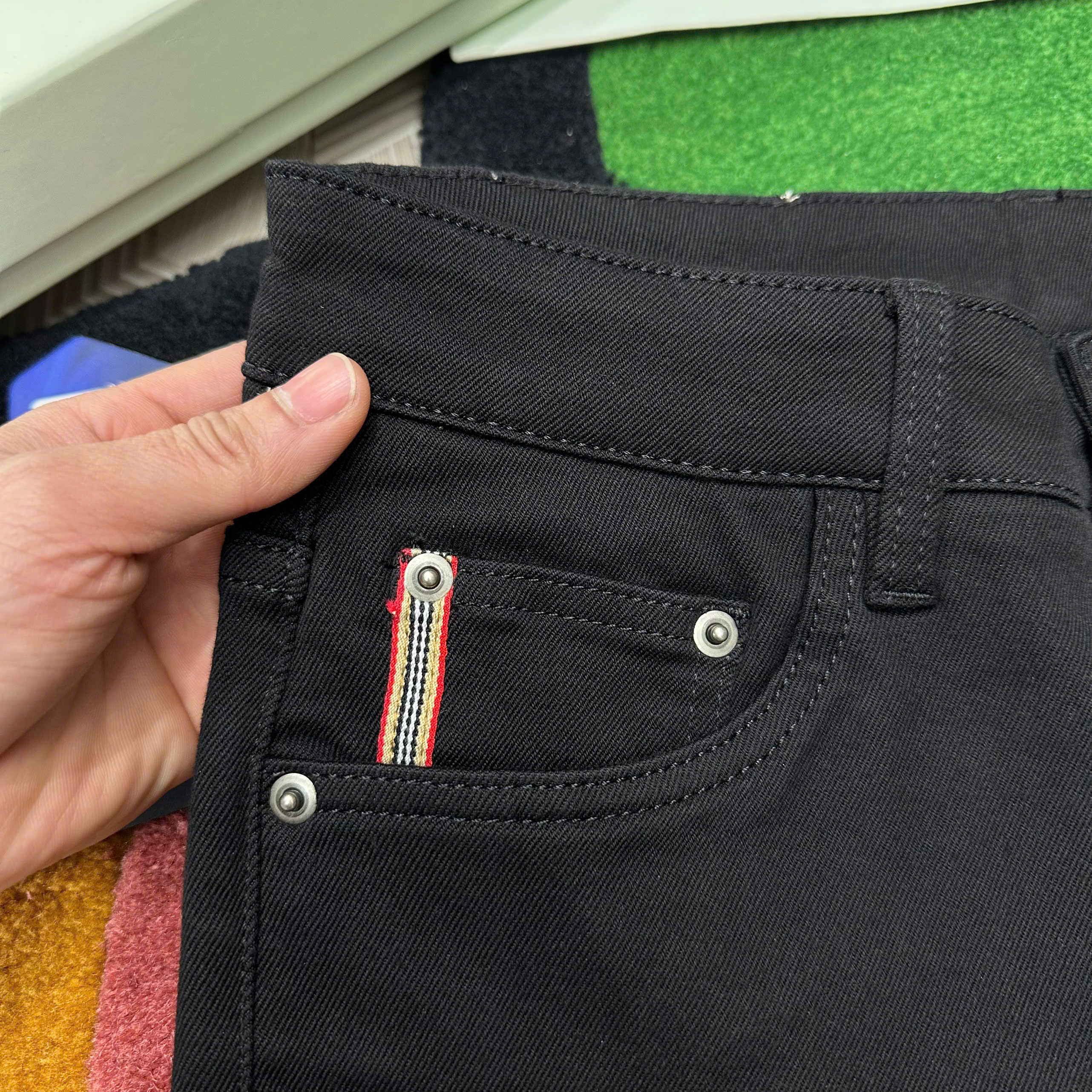 Quần Jean bò Dior CD Đen trơn logo thêu bọ hung túi sau Like Auth 29-34 MK