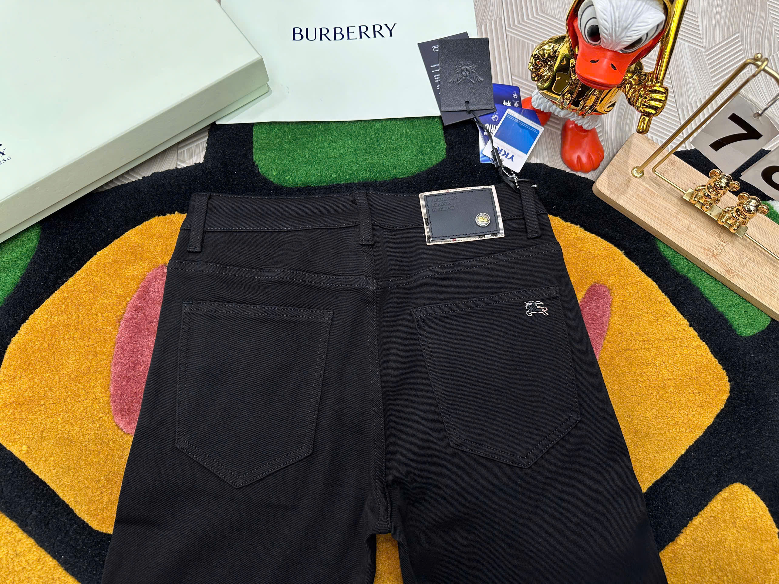 Quần Jean bò Dior CD Đen trơn logo thêu bọ hung túi sau Like Auth 29-34 MK