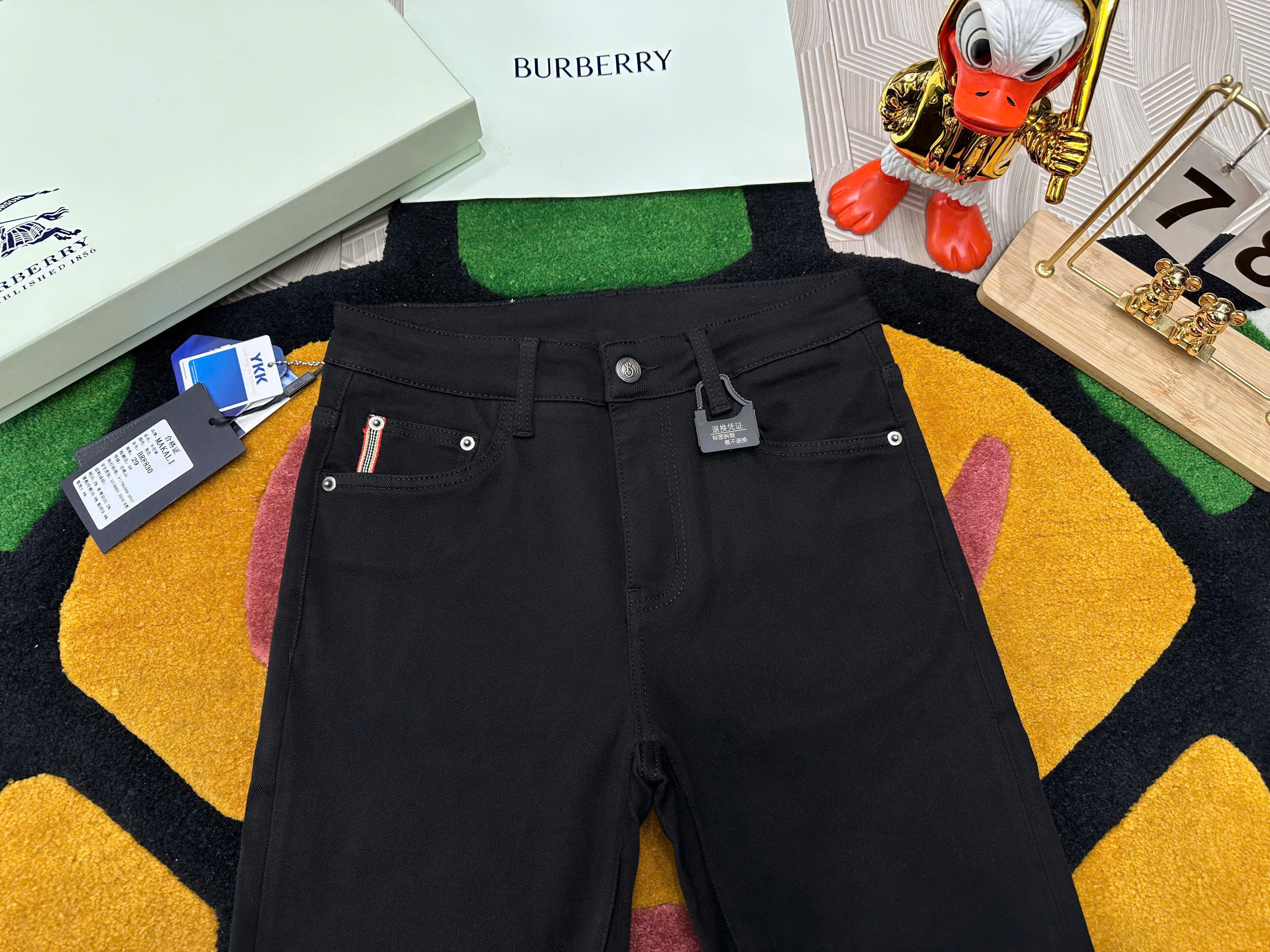 Quần Jean bò Dior CD Đen trơn logo thêu bọ hung túi sau Like Auth 29-34 MK