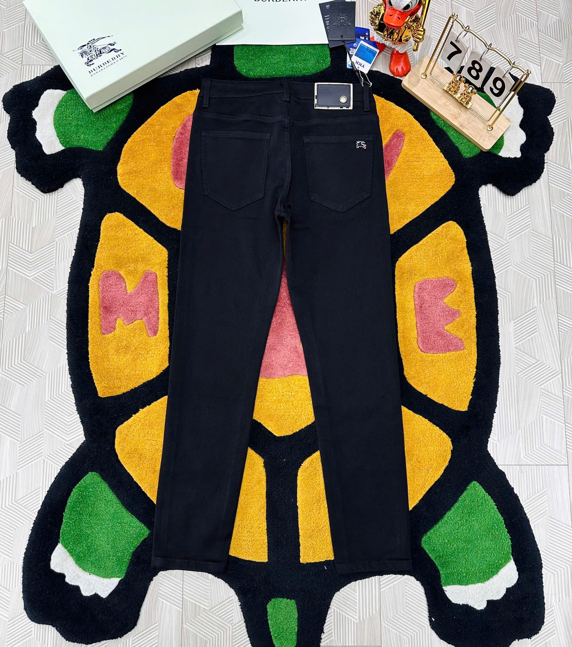 Quần Jean bò Dior CD Đen trơn logo thêu bọ hung túi sau Like Auth 29-34 MK