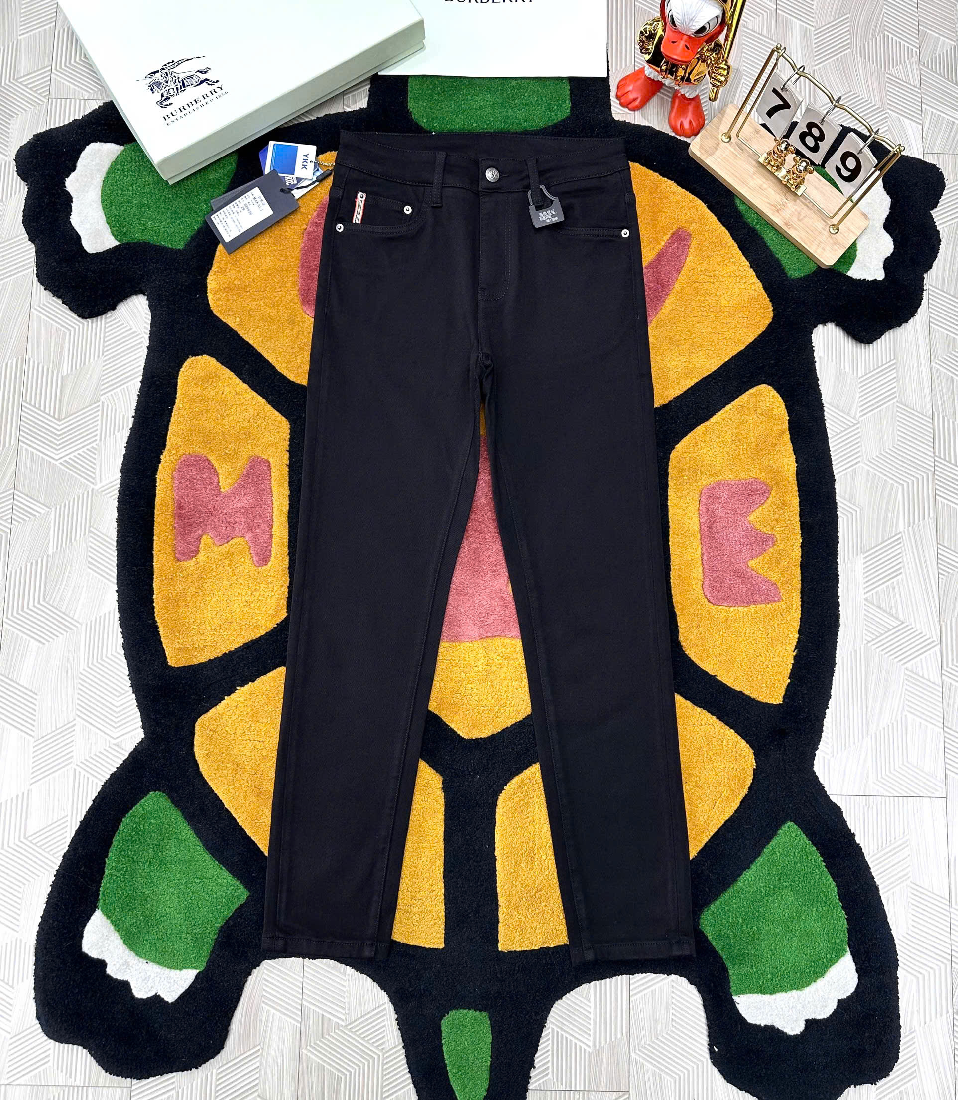 Quần Jean bò Dior CD Đen trơn logo thêu bọ hung túi sau Like Auth 29-34 MK