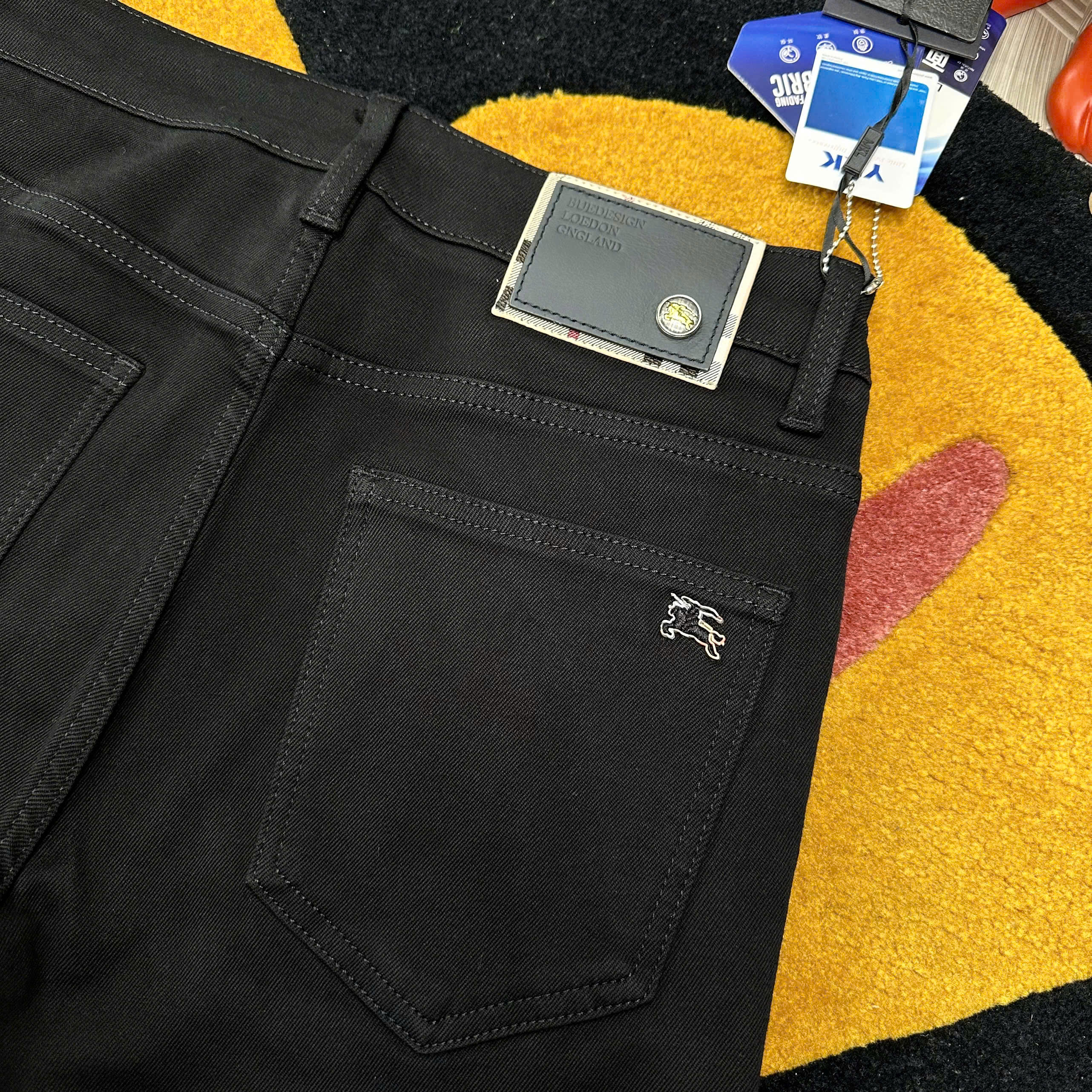 Quần Jean bò Dior CD Đen trơn logo thêu bọ hung túi sau Like Auth 29-34 MK