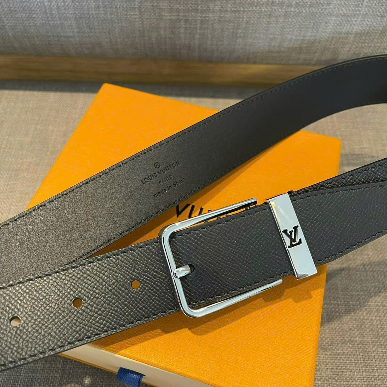 Thắt lưng dây nịt Louis Vuitton Đen sần mặt bạc khóa cài Like Auth 85-110 DDT