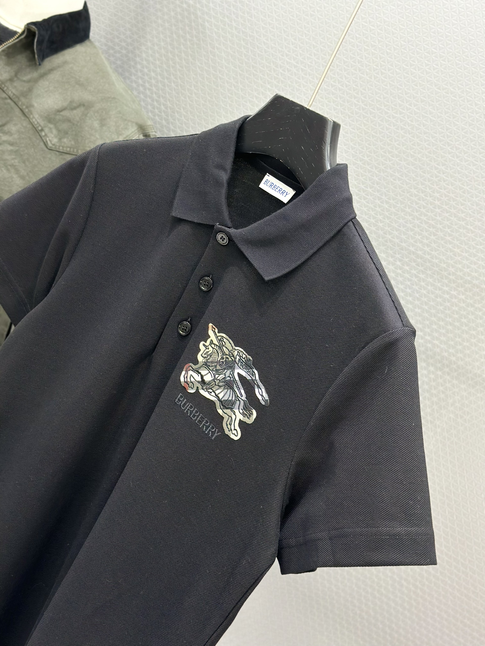 Áo polo Burberry BBR 1442 Đen logo ngựa bay ngực 1-1 S-L VTN
