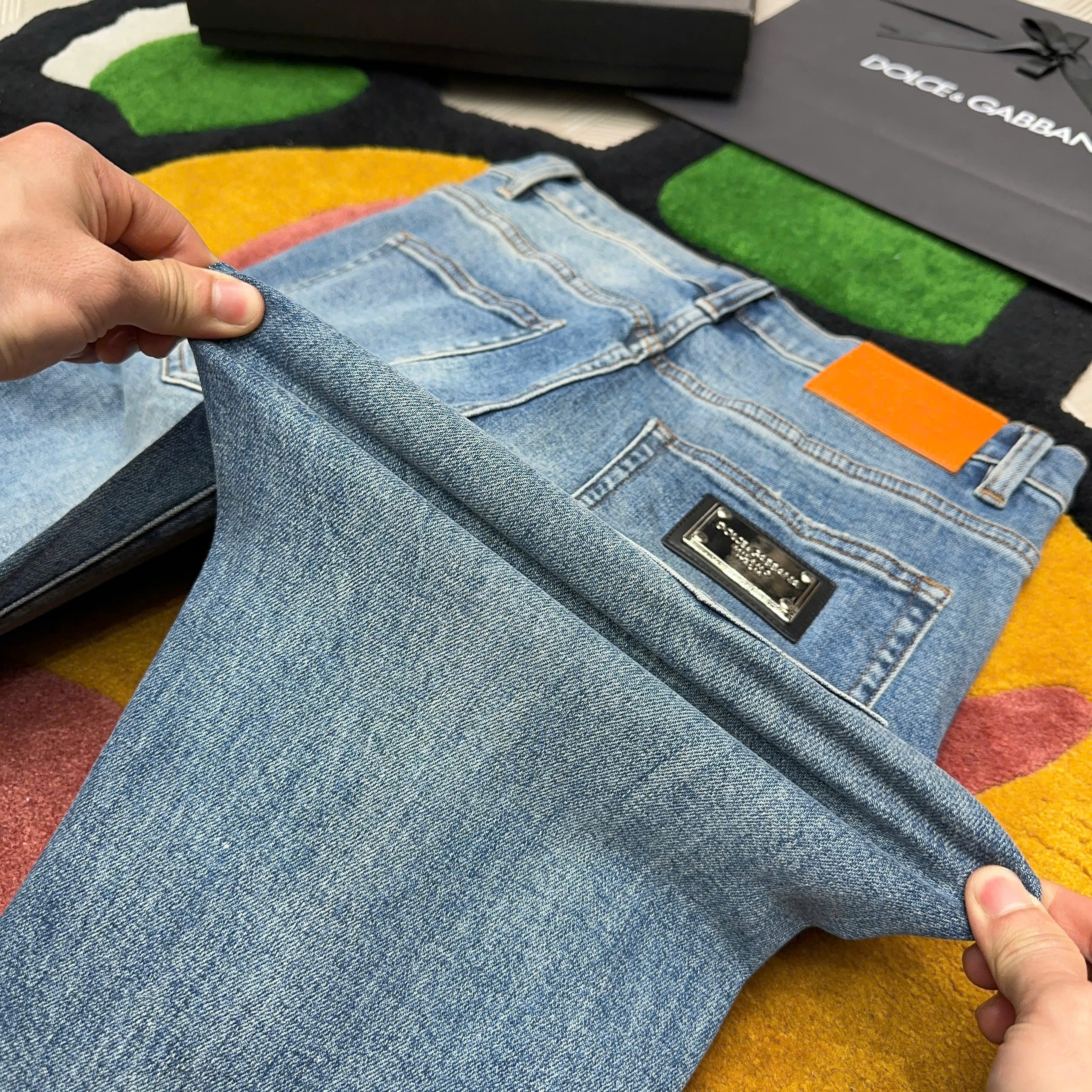 Quần Jean bò Dolce Gabbana DG Xanh trơn logo tag bạc túi sau Like Auth 29-34 MK