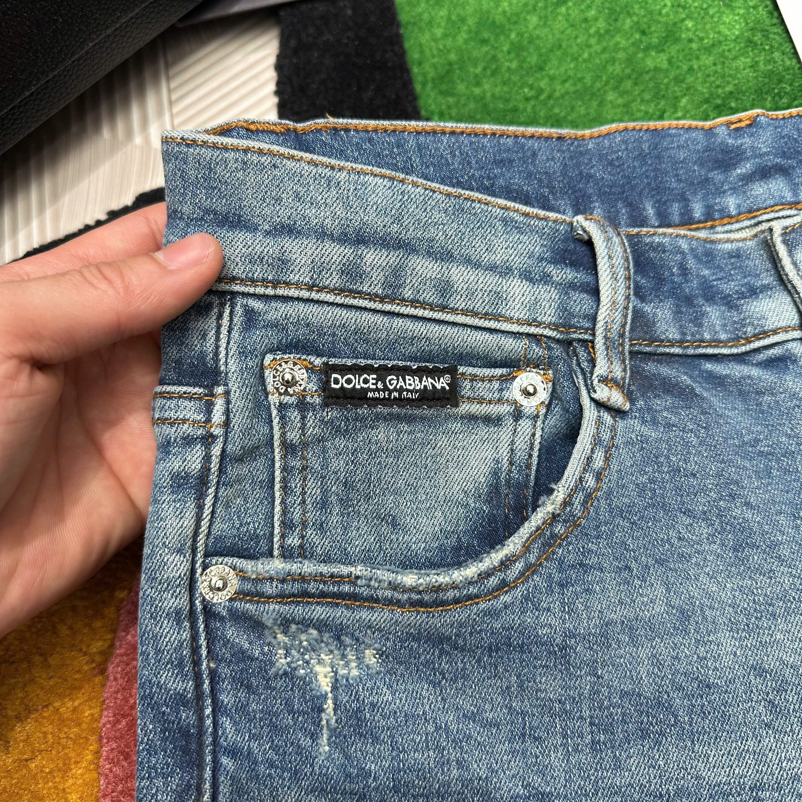 Quần Jean bò Dolce Gabbana DG Xanh trơn logo tag bạc túi sau Like Auth 29-34 MK