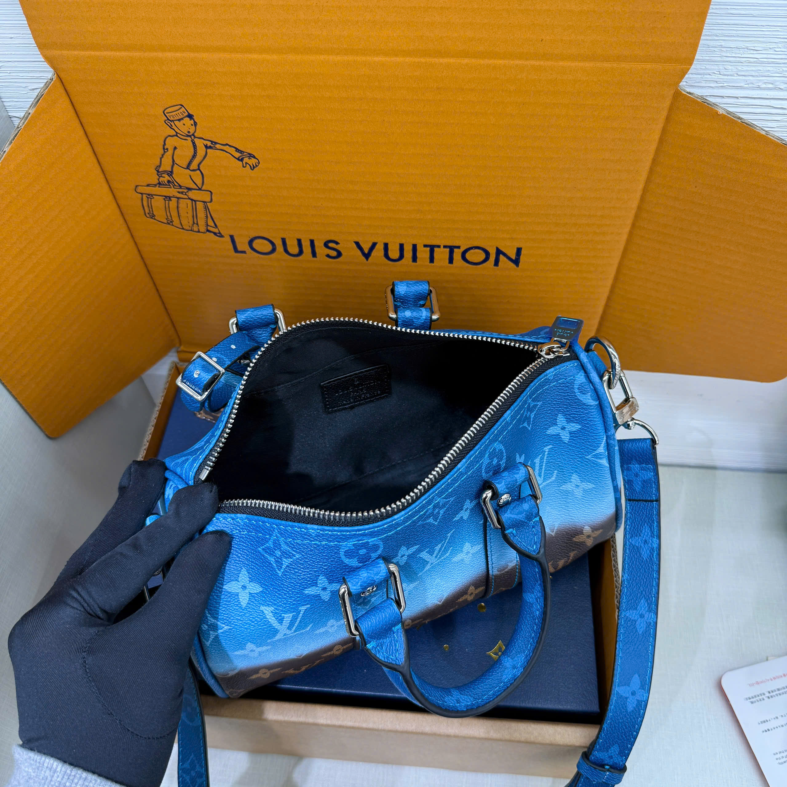 Túi đeo chéo Louis Vuitton Lv Keepall Bandoulifere Like Auth 25x15x11 PLD