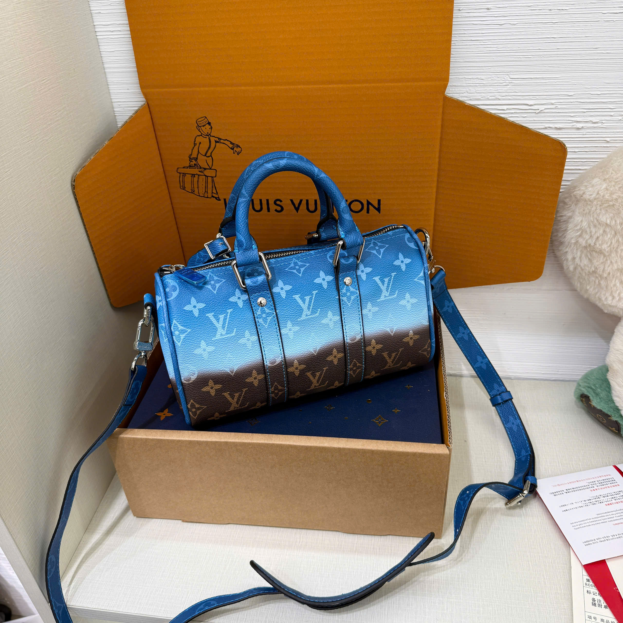 Túi đeo chéo Louis Vuitton Lv Keepall Bandoulifere Like Auth 25x15x11 PLD