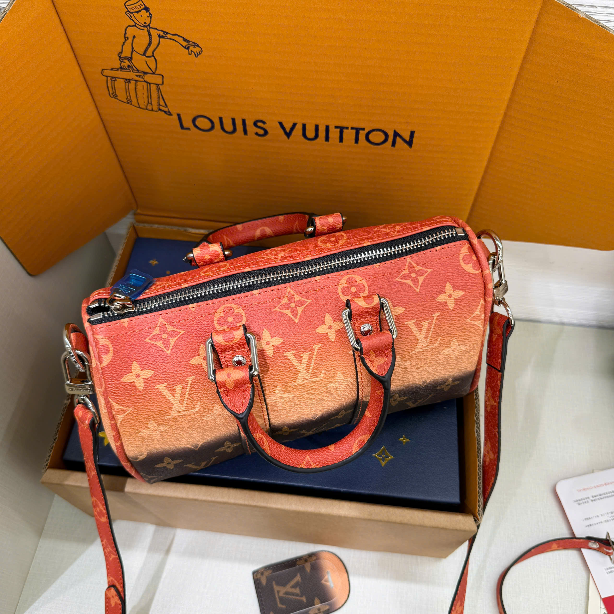 Túi đeo chéo Louis Vuitton Lv Keepall Bandoulifere Like Auth 25x15x11 PLD