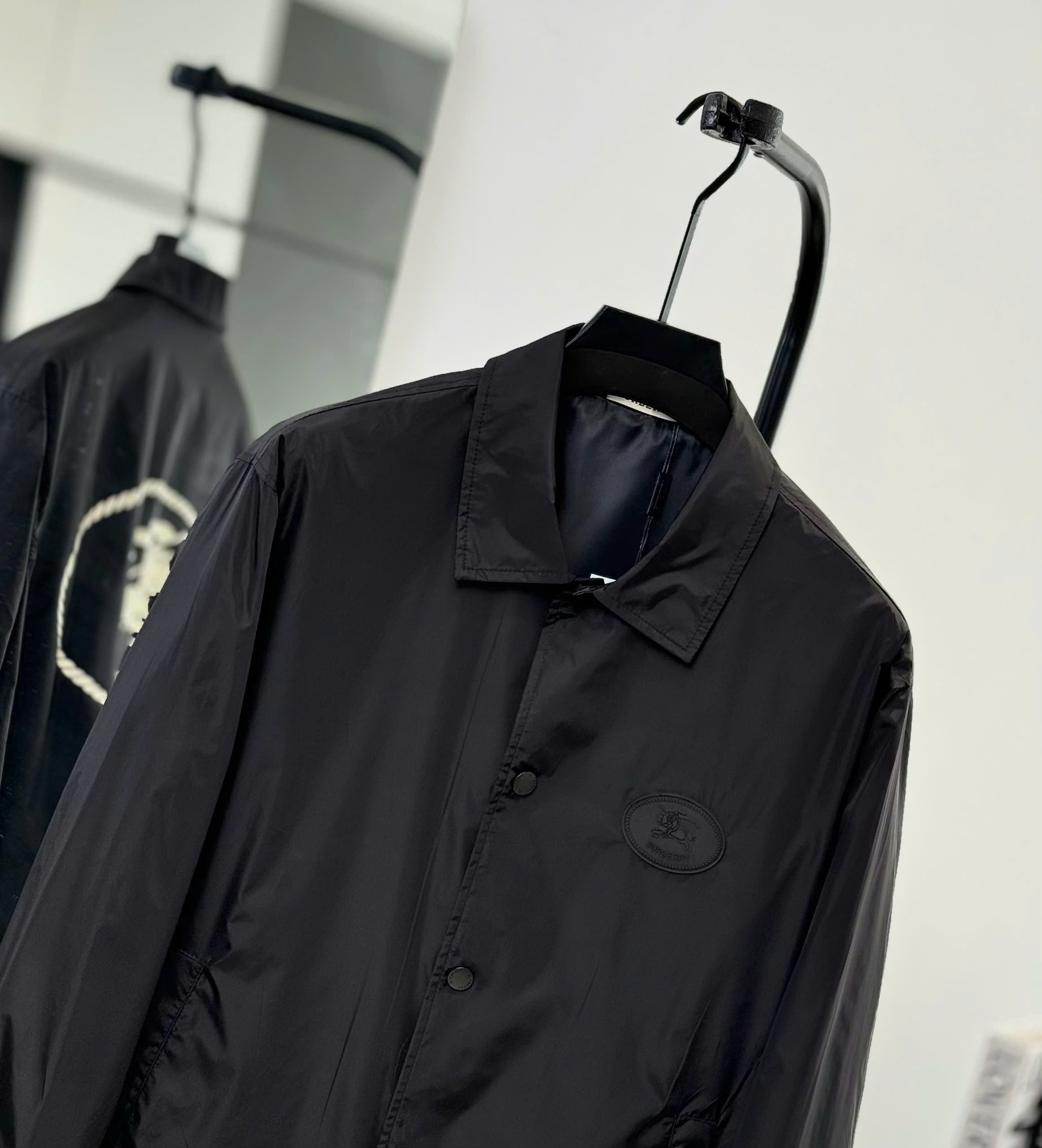 Áo khoác bomber gió Burberry BBR ngựa bay ngực lưng Like Auth S-L DDT