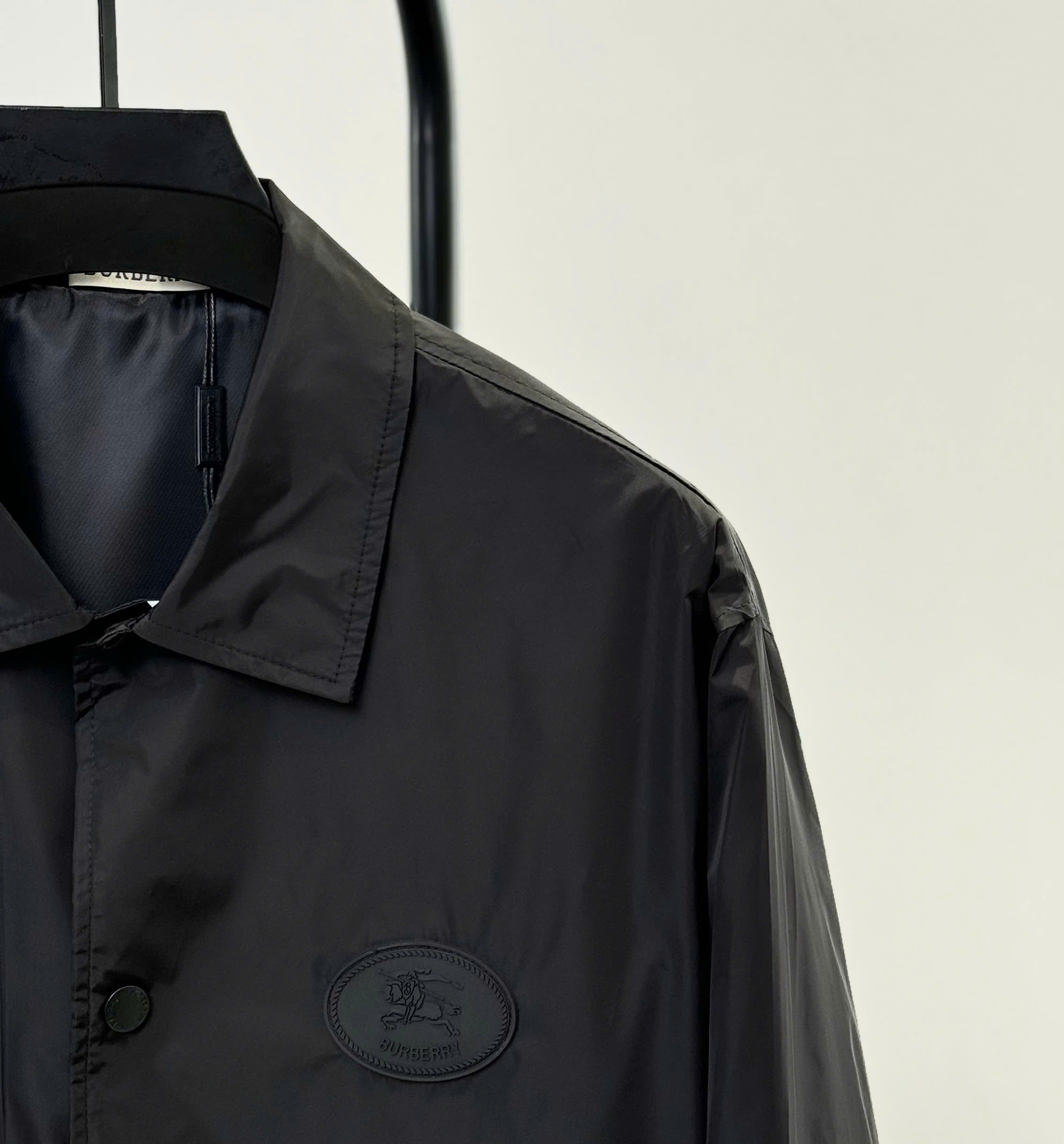 Áo khoác bomber gió Burberry BBR ngựa bay ngực lưng Like Auth S-L DDT