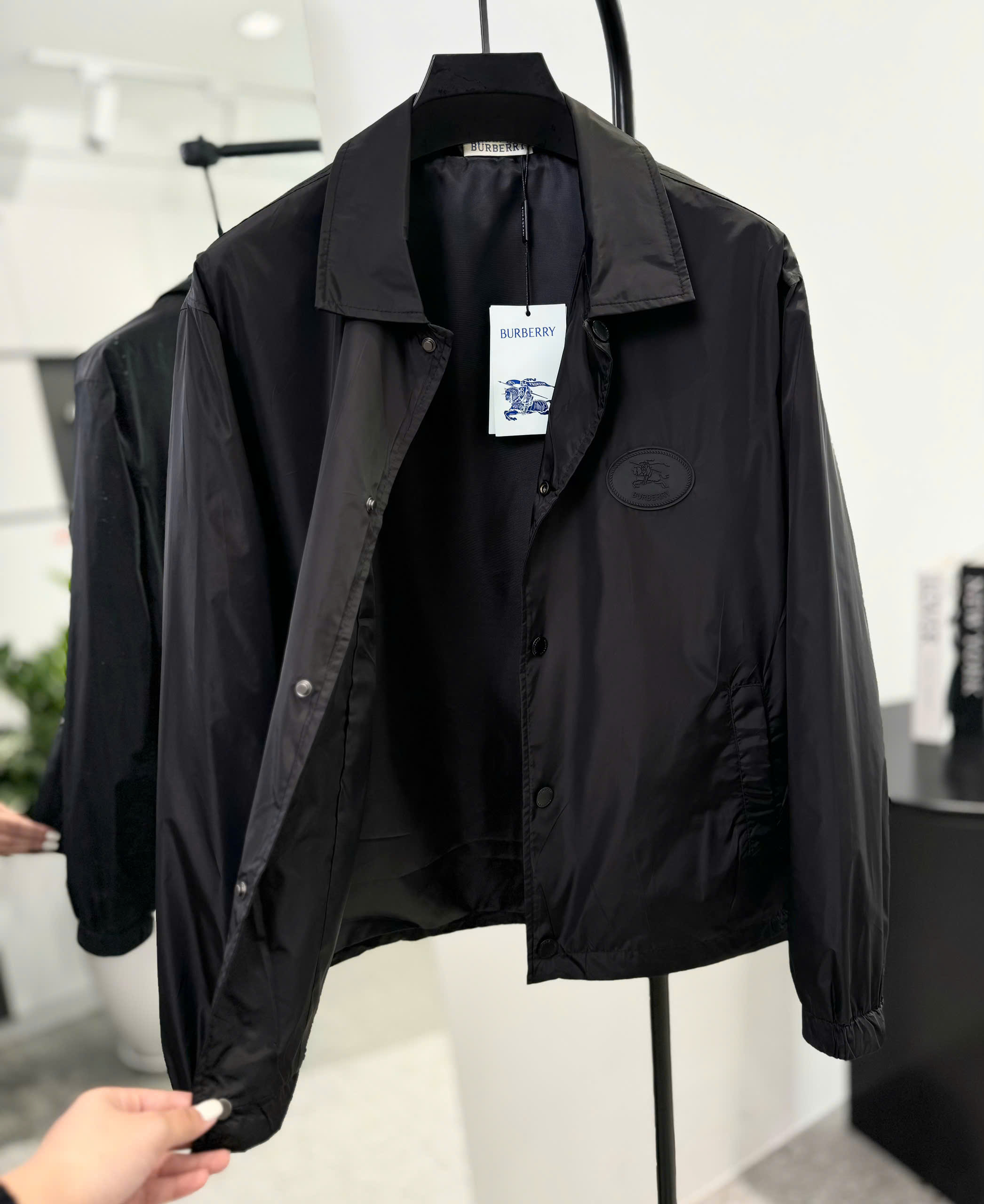 Áo khoác bomber gió Burberry BBR ngựa bay ngực lưng Like Auth S-L DDT