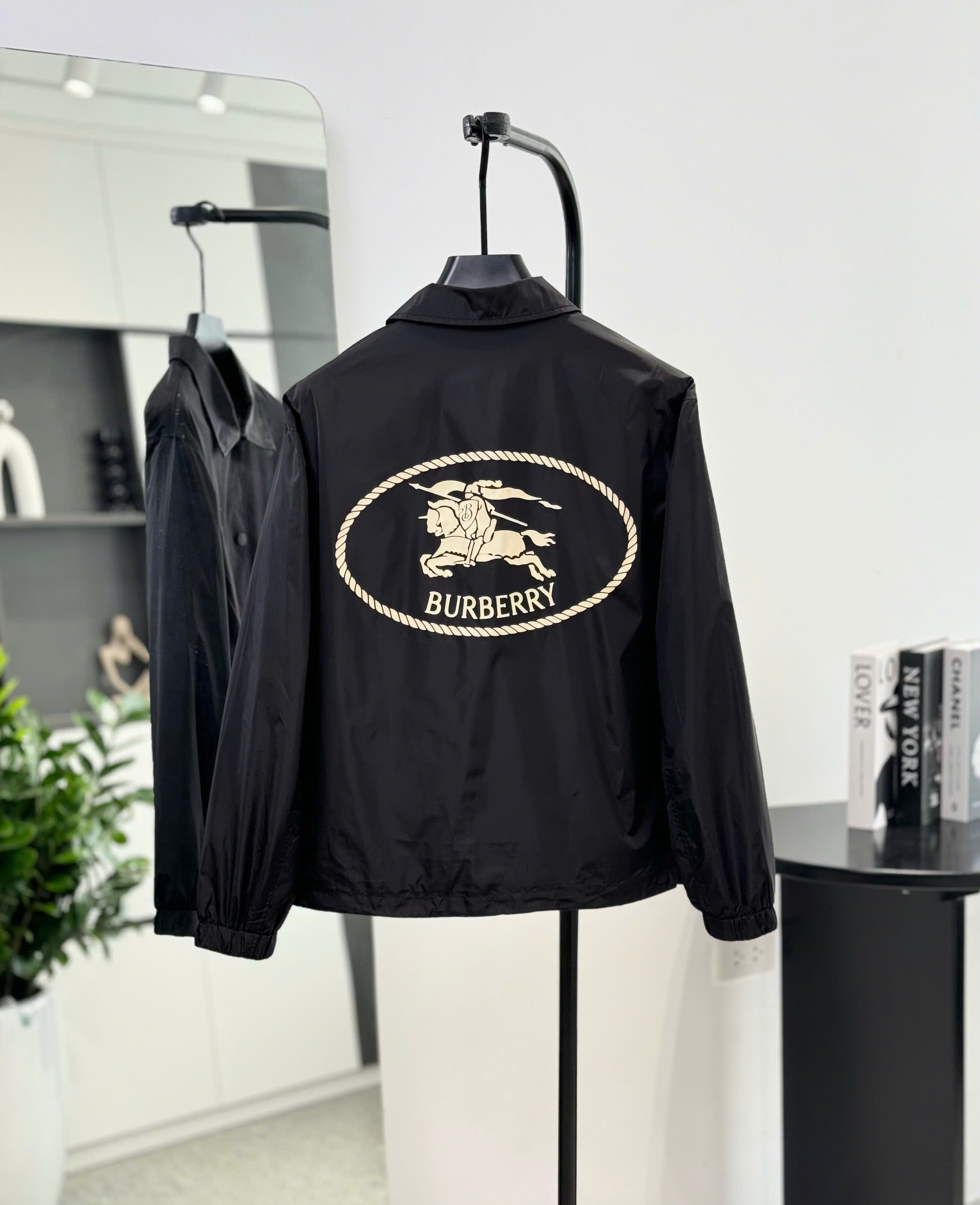 Áo khoác bomber gió Burberry BBR ngựa bay ngực lưng Like Auth S-L DDT