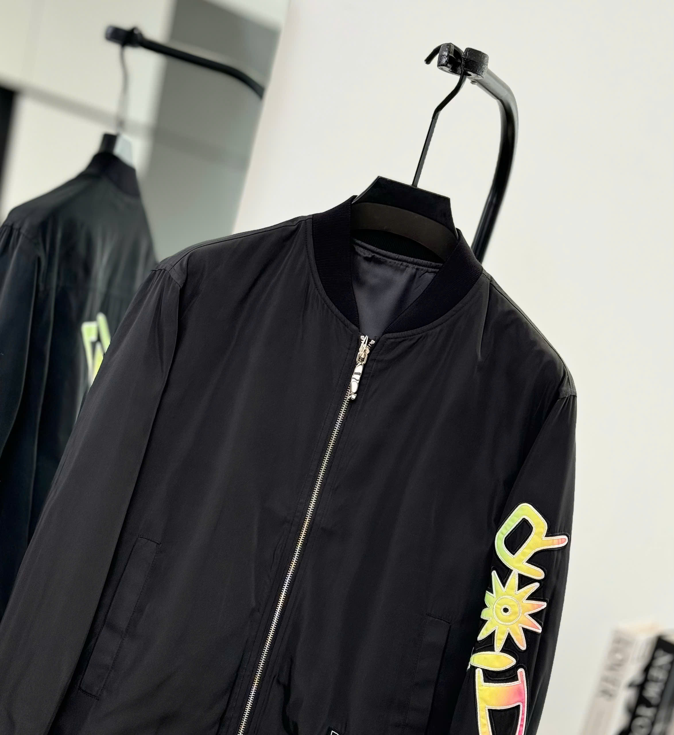 Áo khoác bomber gió Dior CD logo check tay Like Auth S-L DDT