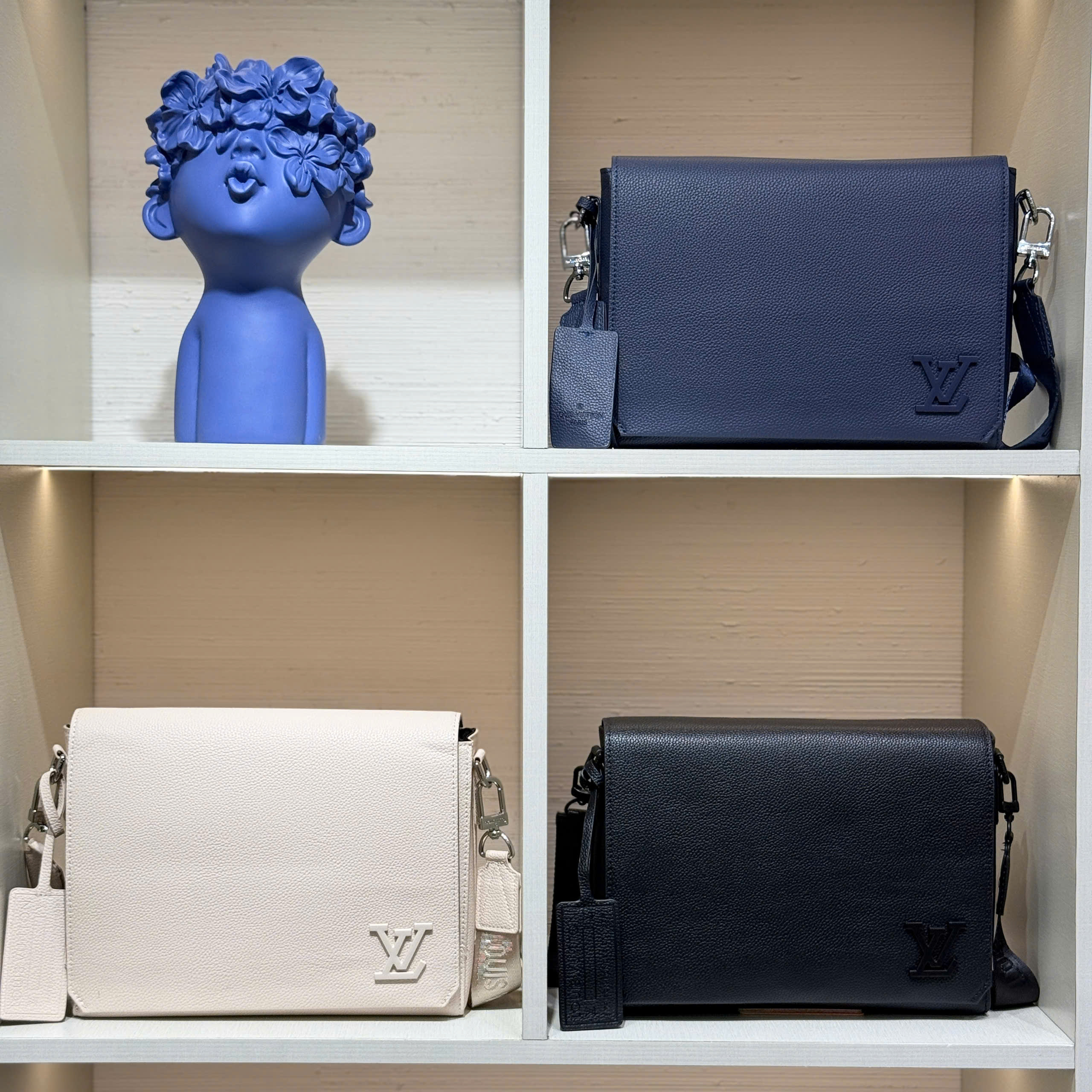 Túi đeo chéo Louis Vuitton LV Bag Takeoff Messenger LV Aerogram Like Auth 28x24x10 PLD