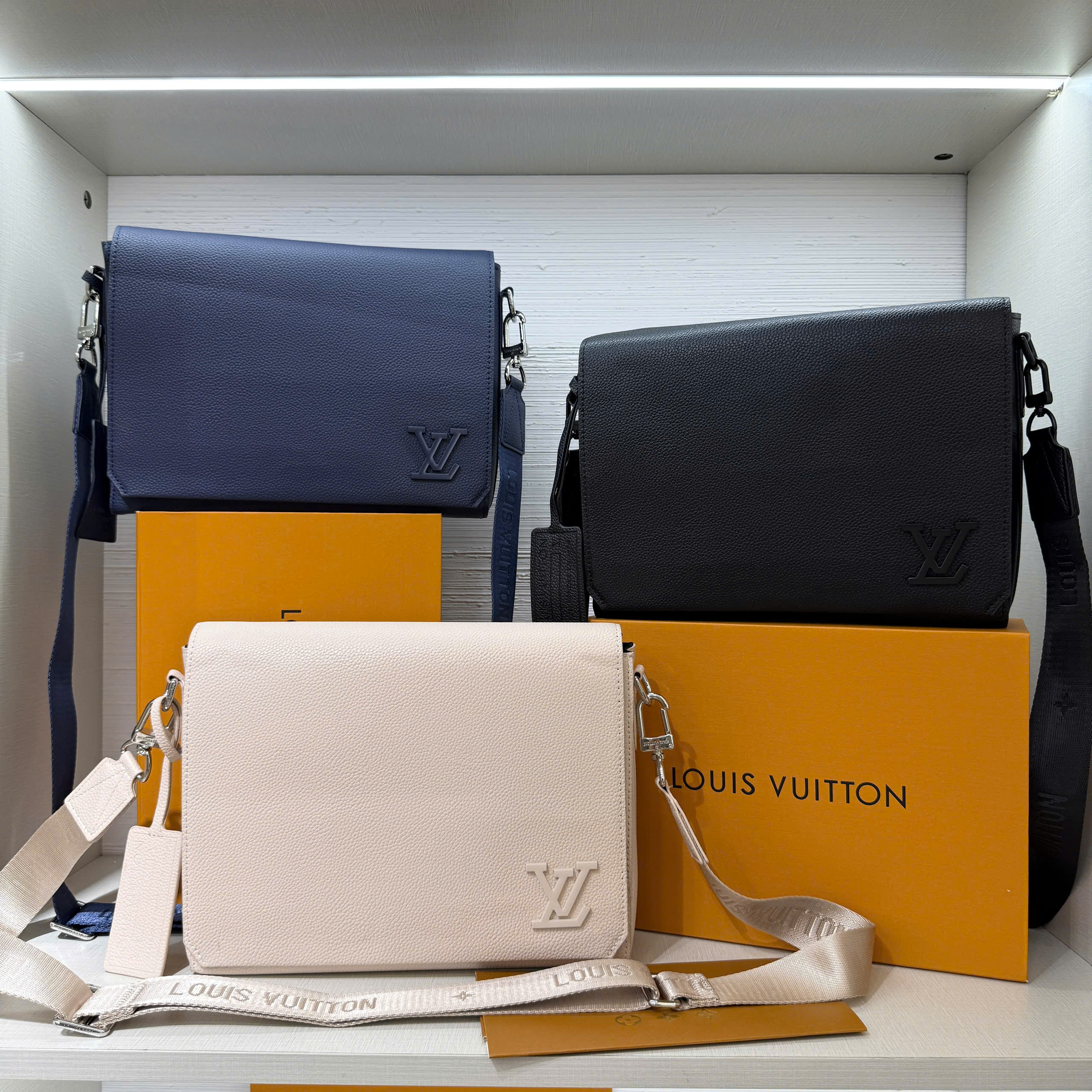 Túi đeo chéo Louis Vuitton LV Bag Takeoff Messenger LV Aerogram Like Auth 28x24x10 PLD