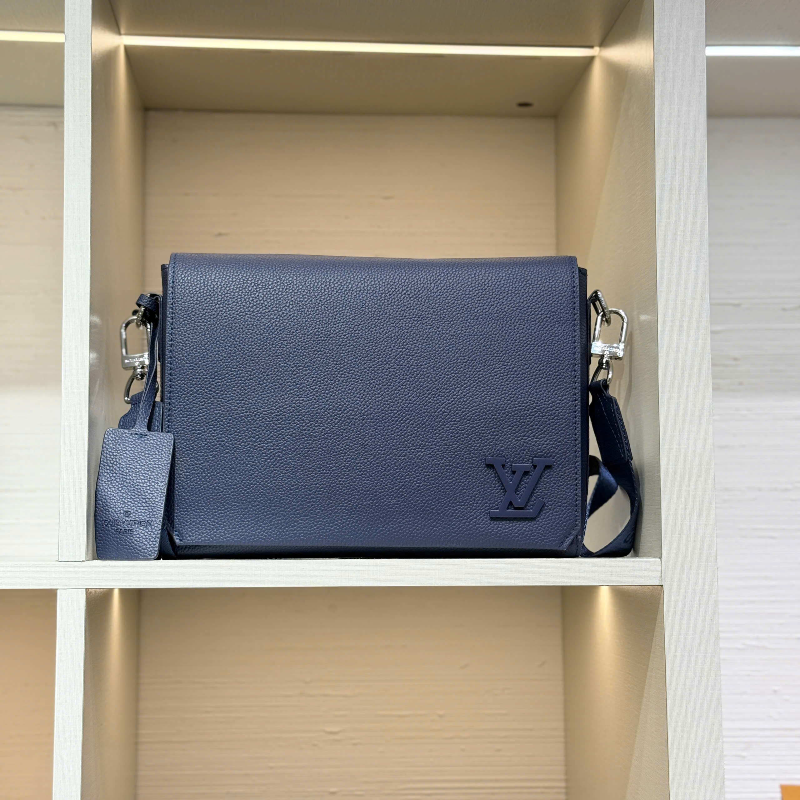 Túi đeo chéo Louis Vuitton LV Bag Takeoff Messenger LV Aerogram Like Auth 28x24x10 PLD