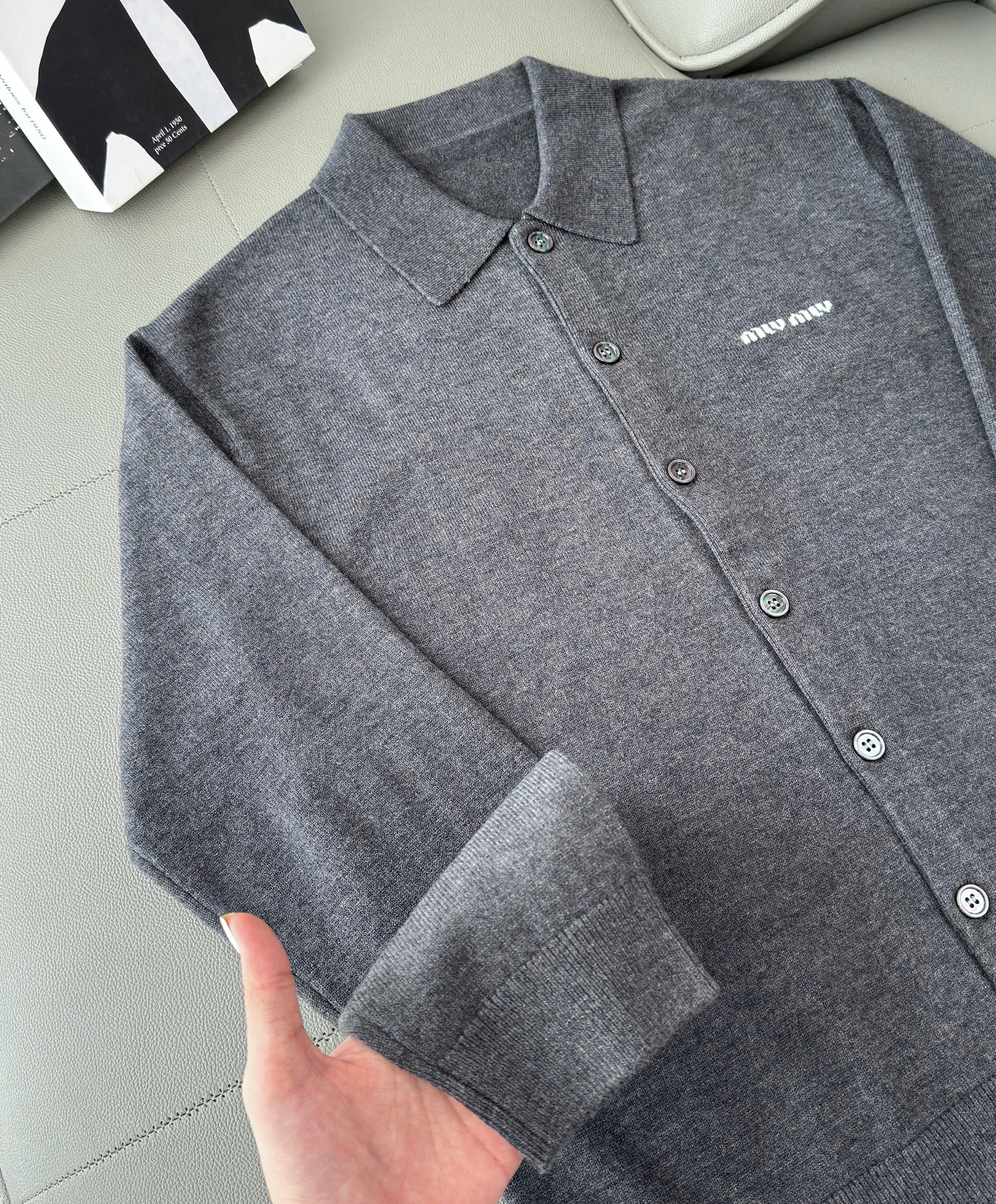 Áo khoác len Monghito Miu Miu cổ bẻ cài khuy Like Auth 48-54 DDT