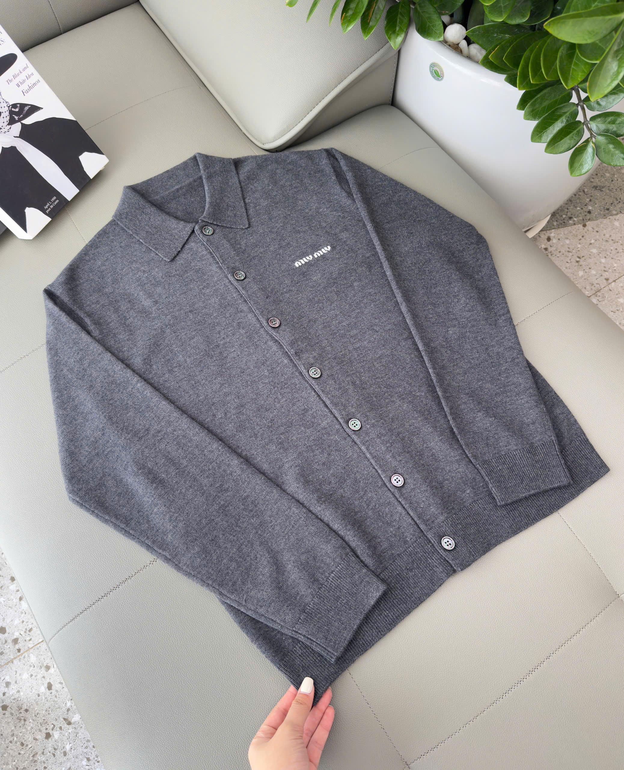 Áo khoác len Monghito Miu Miu cổ bẻ cài khuy Like Auth 48-54 DDT