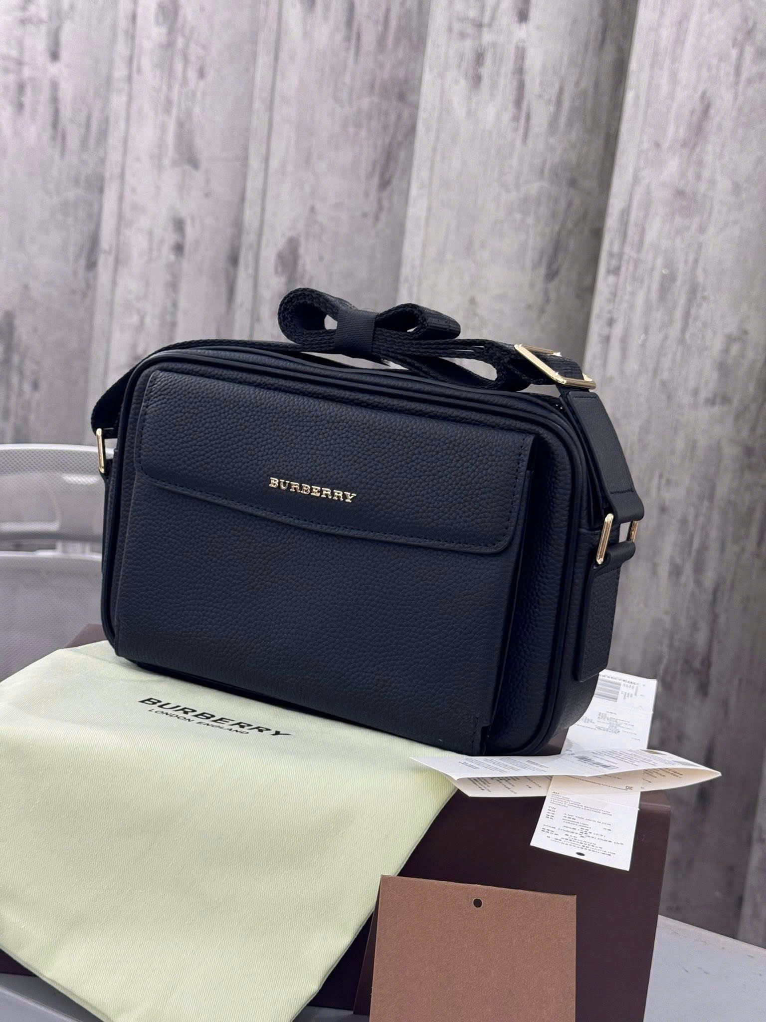 Túi đeo chéo Burberry BBR new 2026 Like Auth 23x17x7 DDT PLD