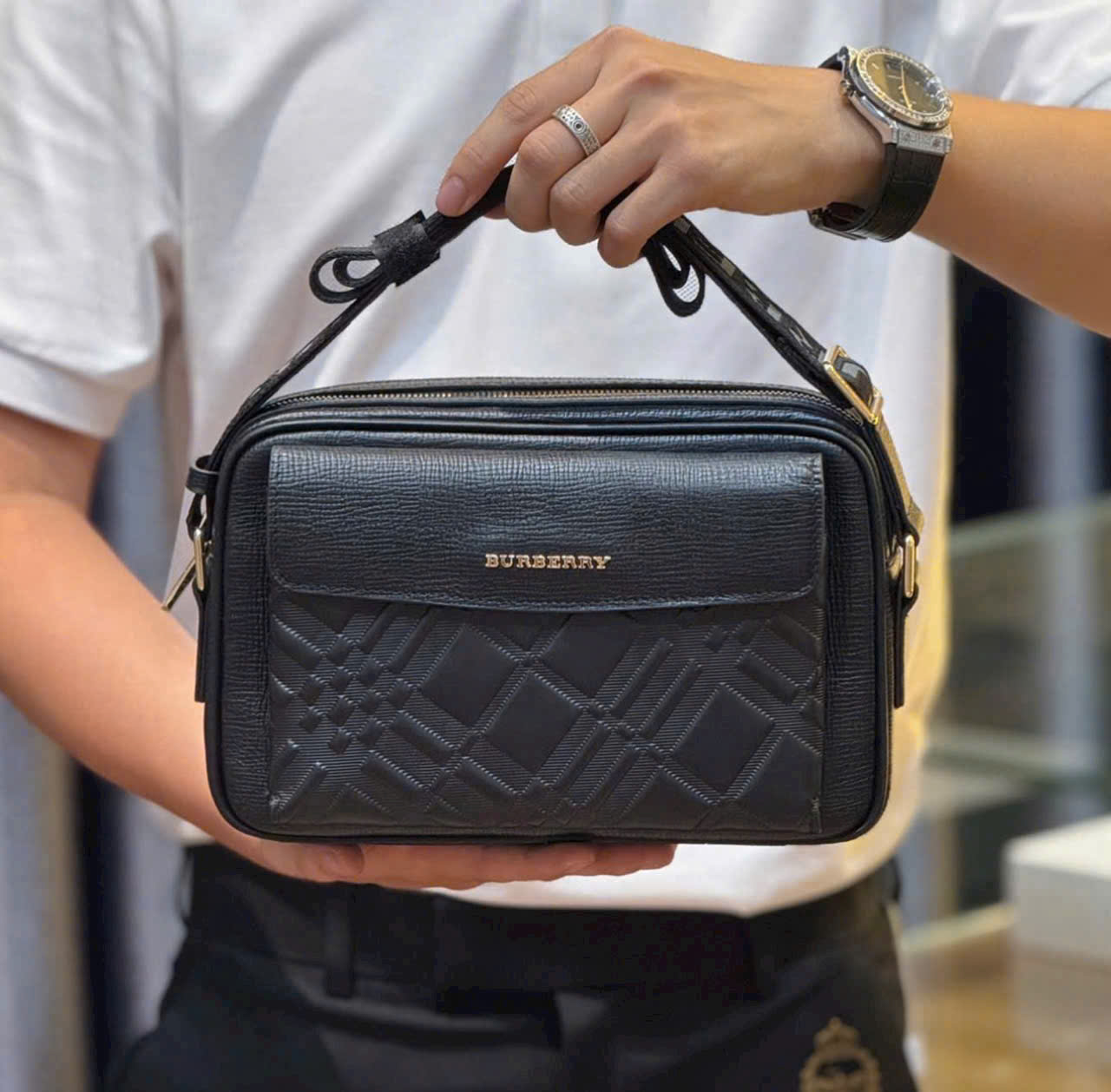 Túi đeo chéo Burberry BBR new 2026 Like Auth 23x17x7 DDT PLD