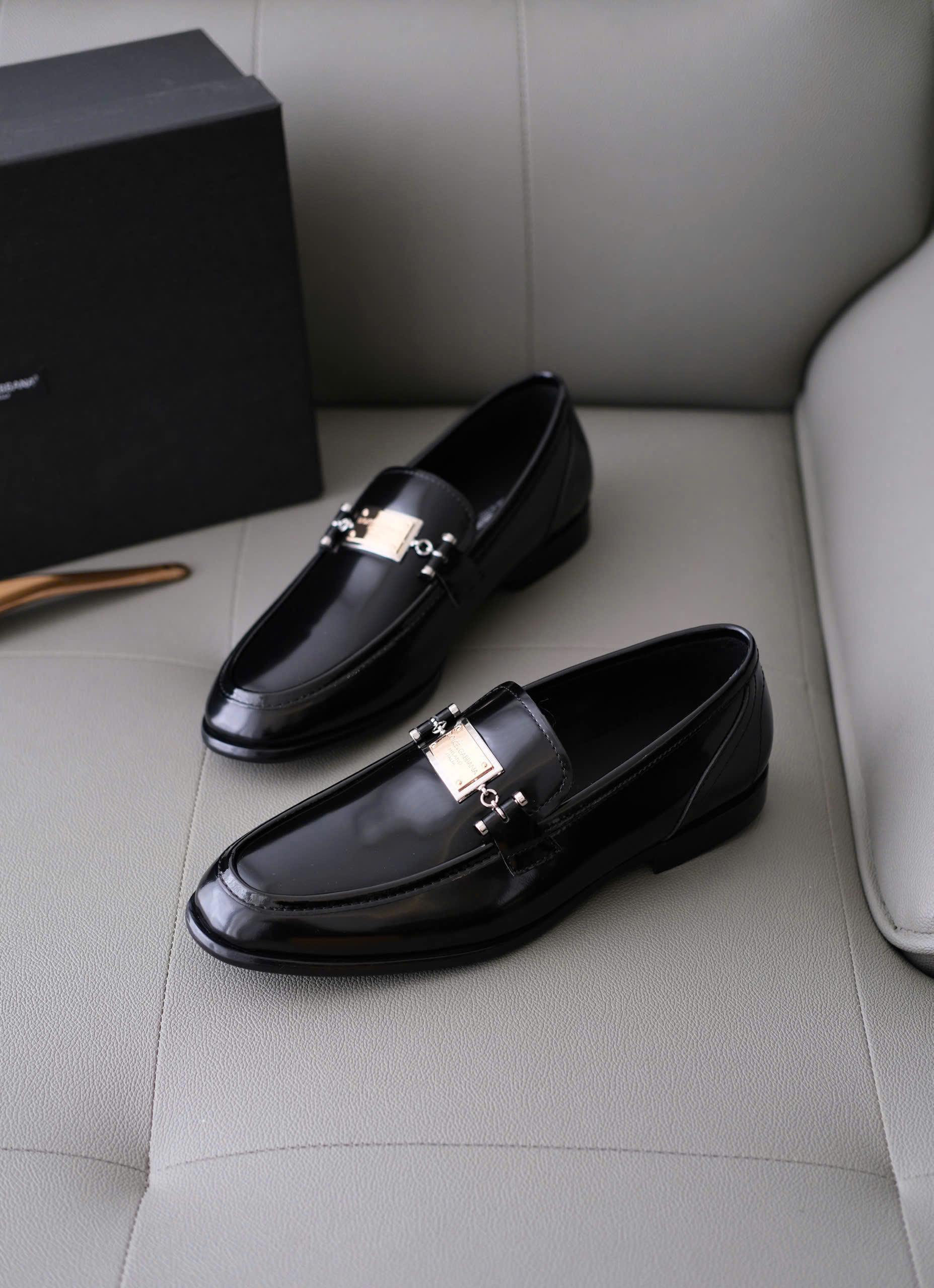 Giày loafer Dolce Gabbana DG Đen bóng logo tag vuông Vàng đế gỗ Like Auth 38-43 DDT