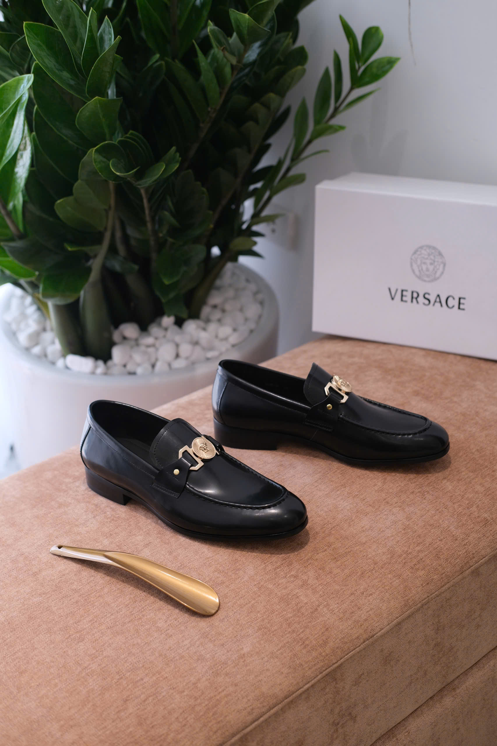 Giày loafer Versace VS Đen bóng logo tag mặt quỷ đế gỗ Like Auth 38-43 DDT