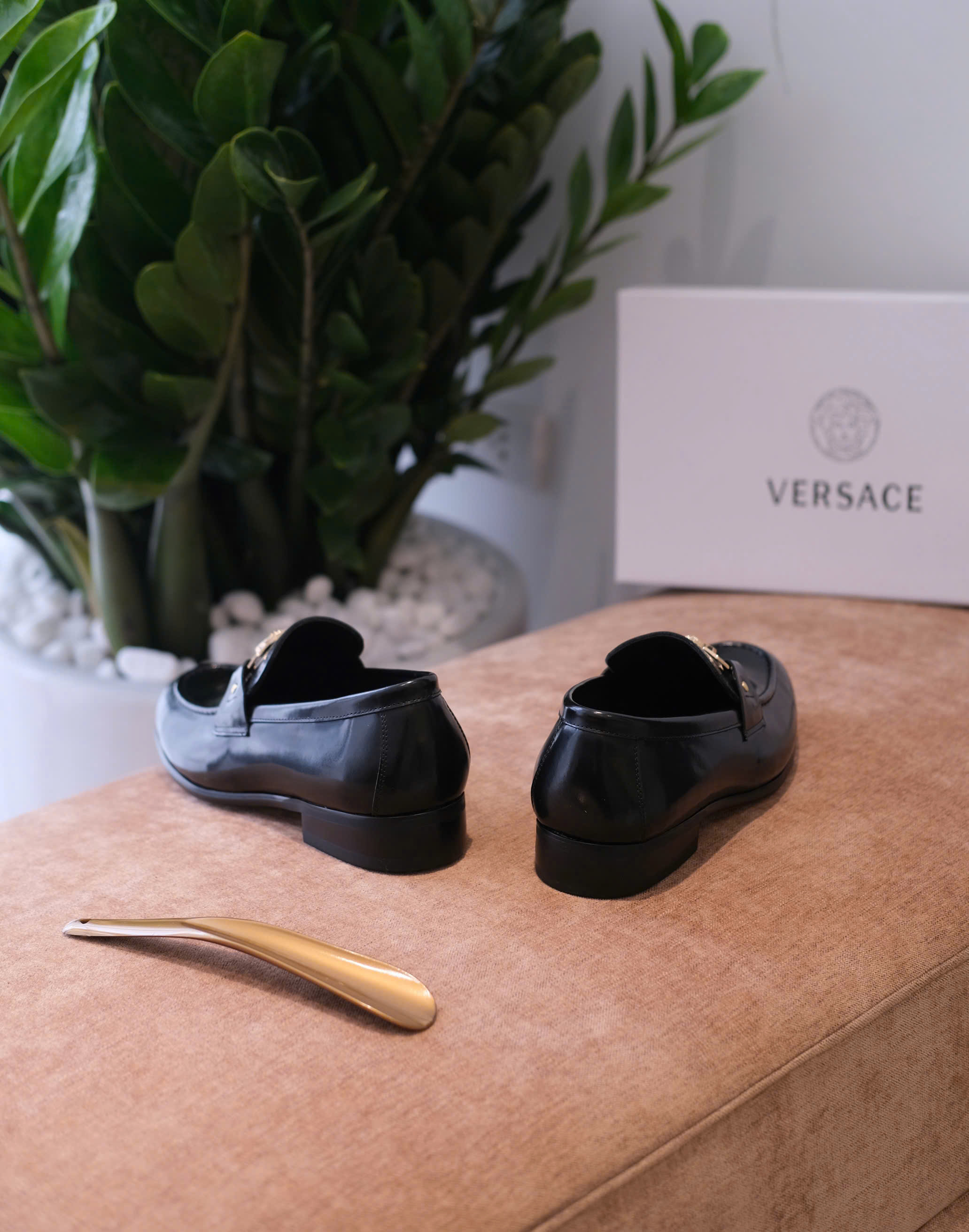 Giày loafer Versace VS Đen bóng logo tag mặt quỷ đế gỗ Like Auth 38-43 DDT