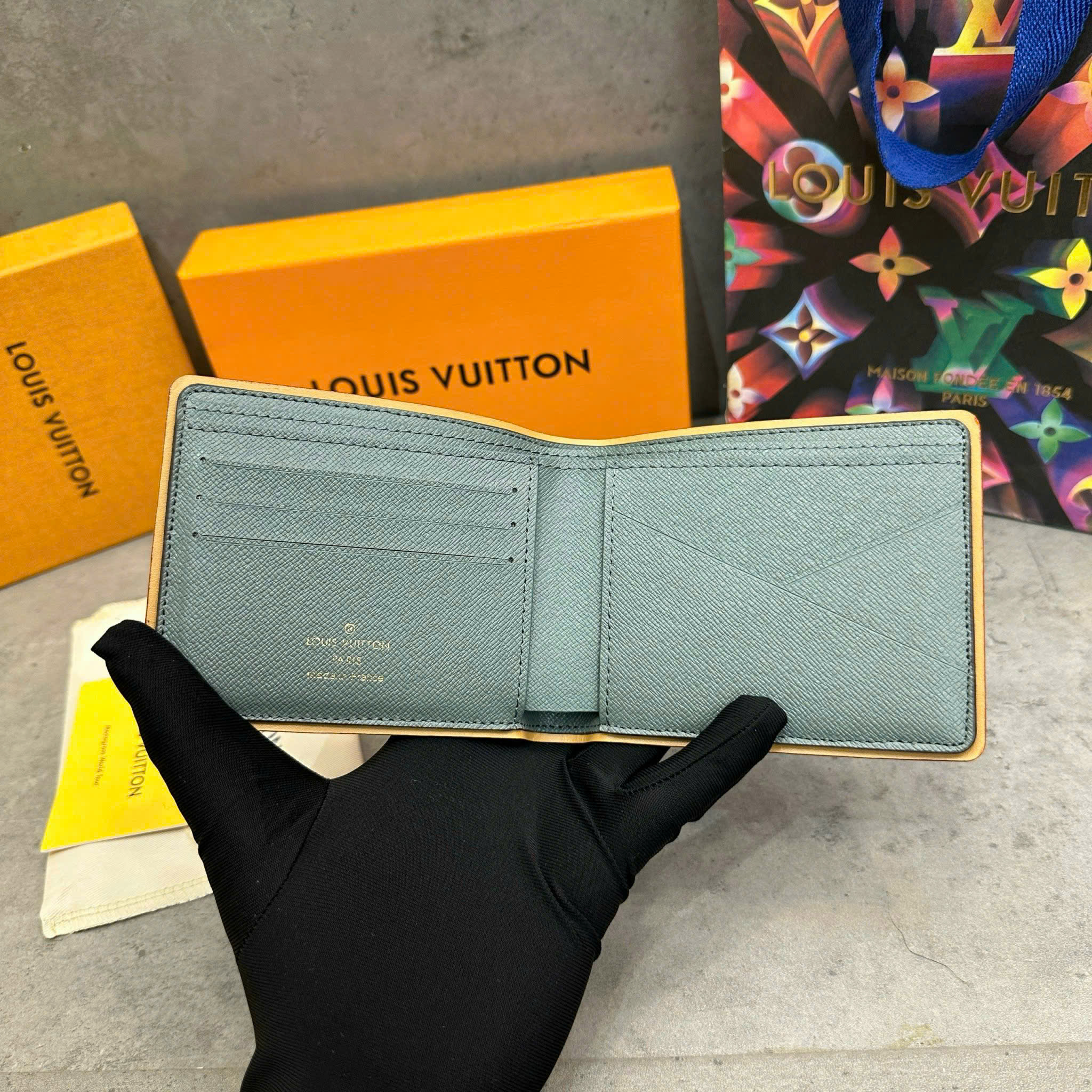 Ví gập ngắn Louis Vuitton LV titan Xám bạc Like AUth PLD