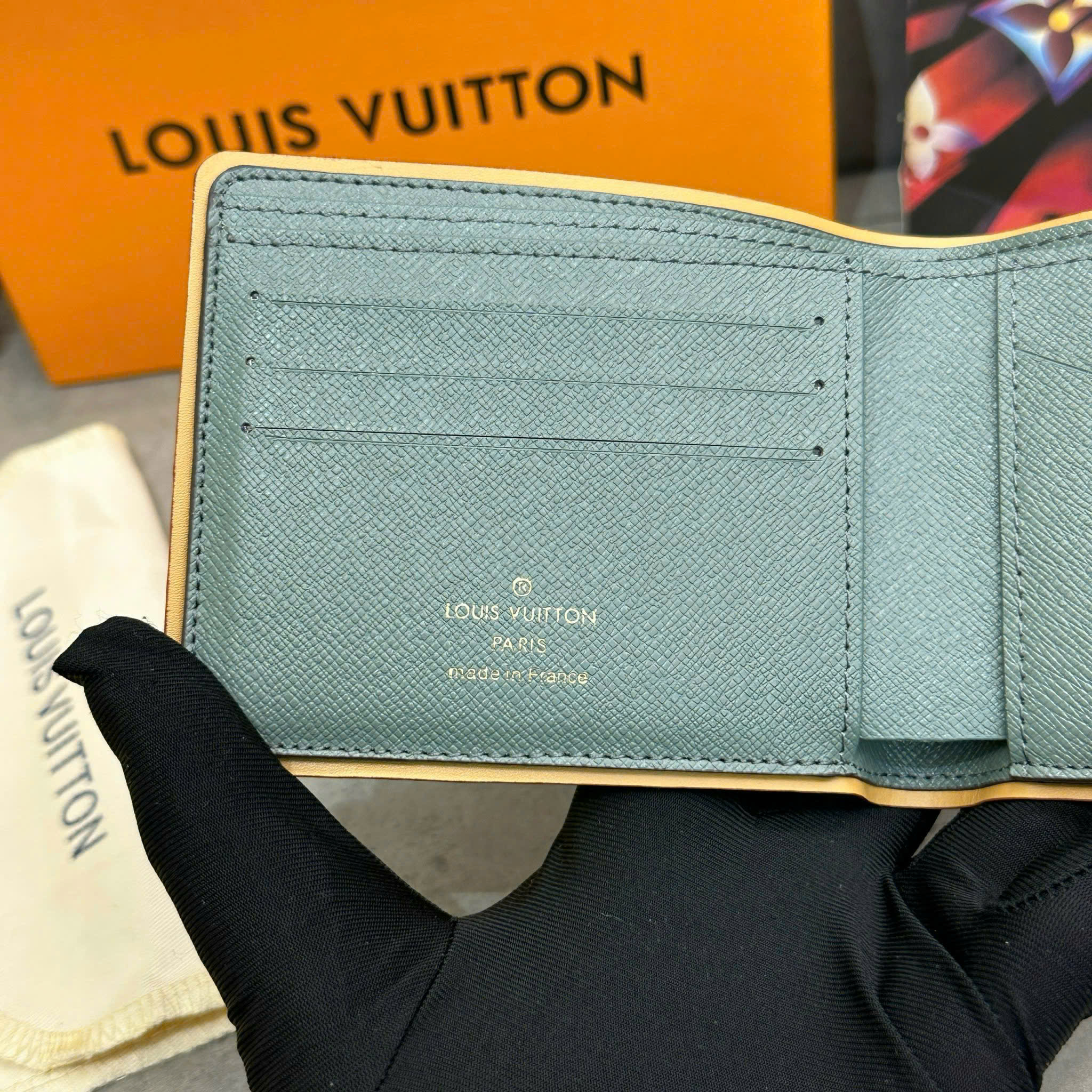 Ví gập ngắn Louis Vuitton LV titan Xám bạc Like AUth PLD