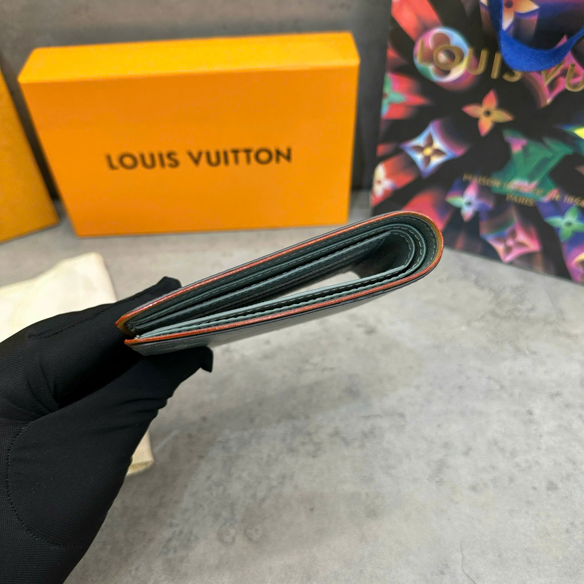 Ví gập ngắn Louis Vuitton LV titan Xám bạc Like AUth PLD
