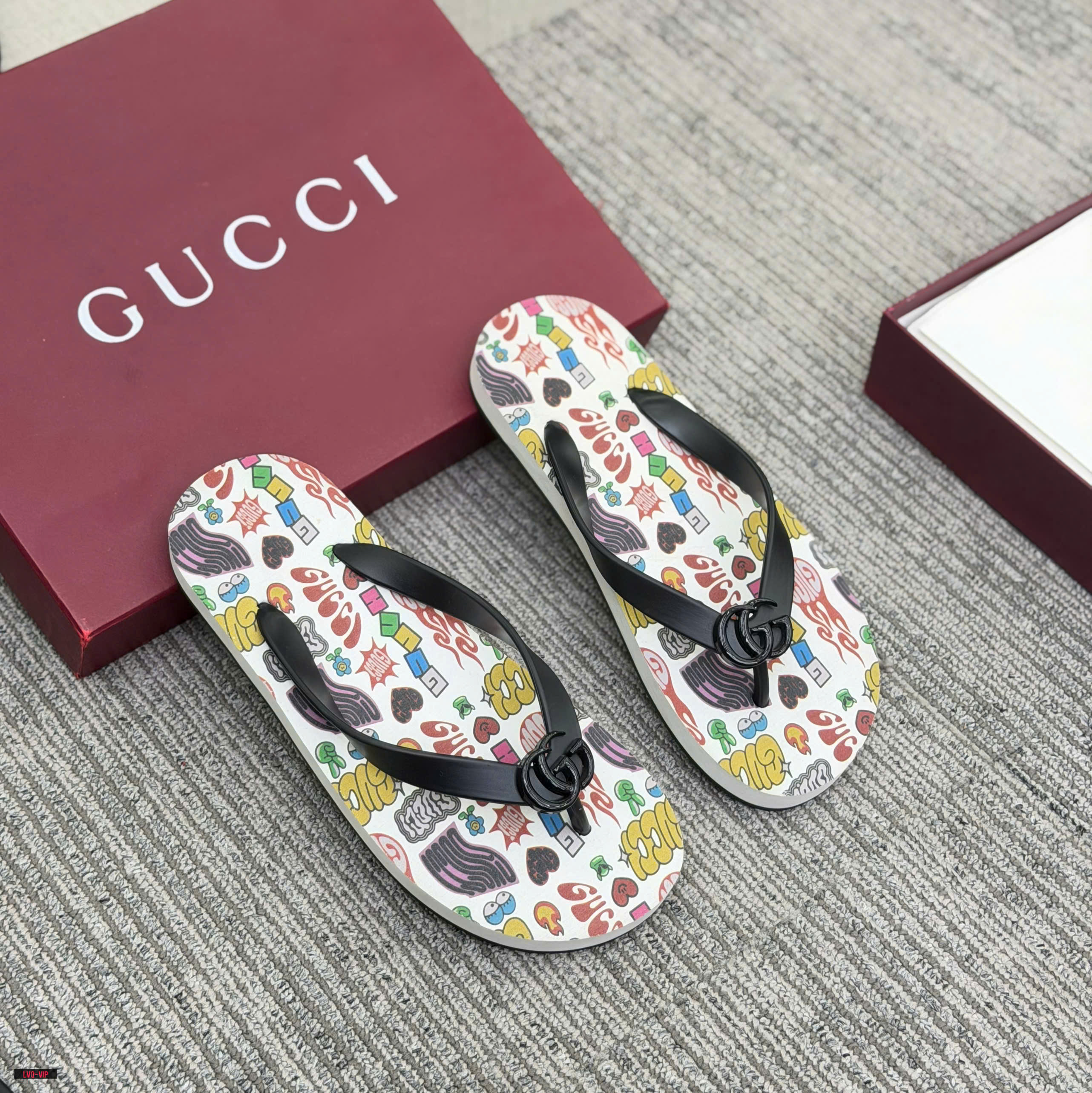 Dép kẹp xỏ ngón flip flop Gucci GC Trắng họa tiết Grafity quai Đen Like Auth 38-43 LVQ