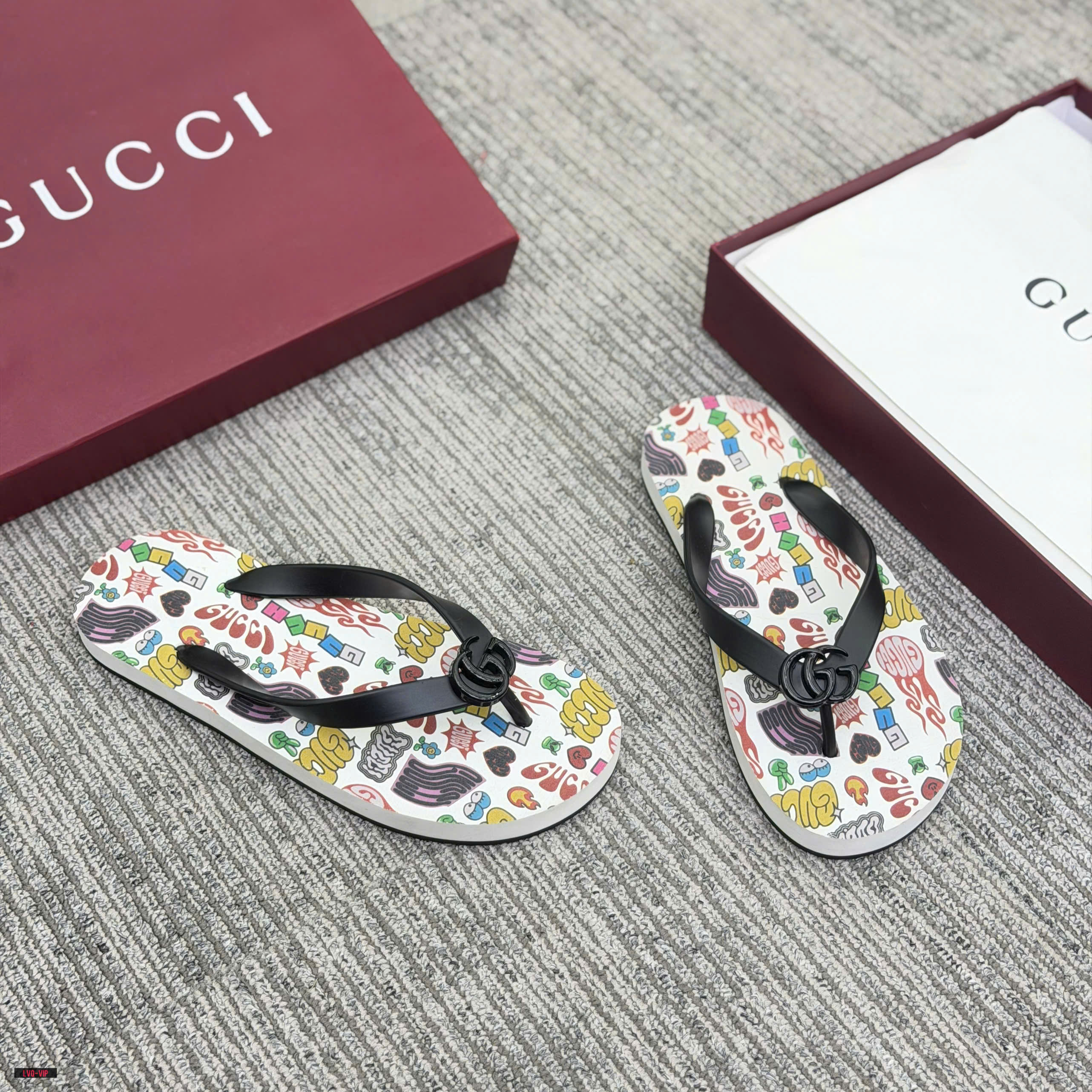 Dép kẹp xỏ ngón flip flop Gucci GC Trắng họa tiết Grafity quai Đen Like Auth 38-43 LVQ