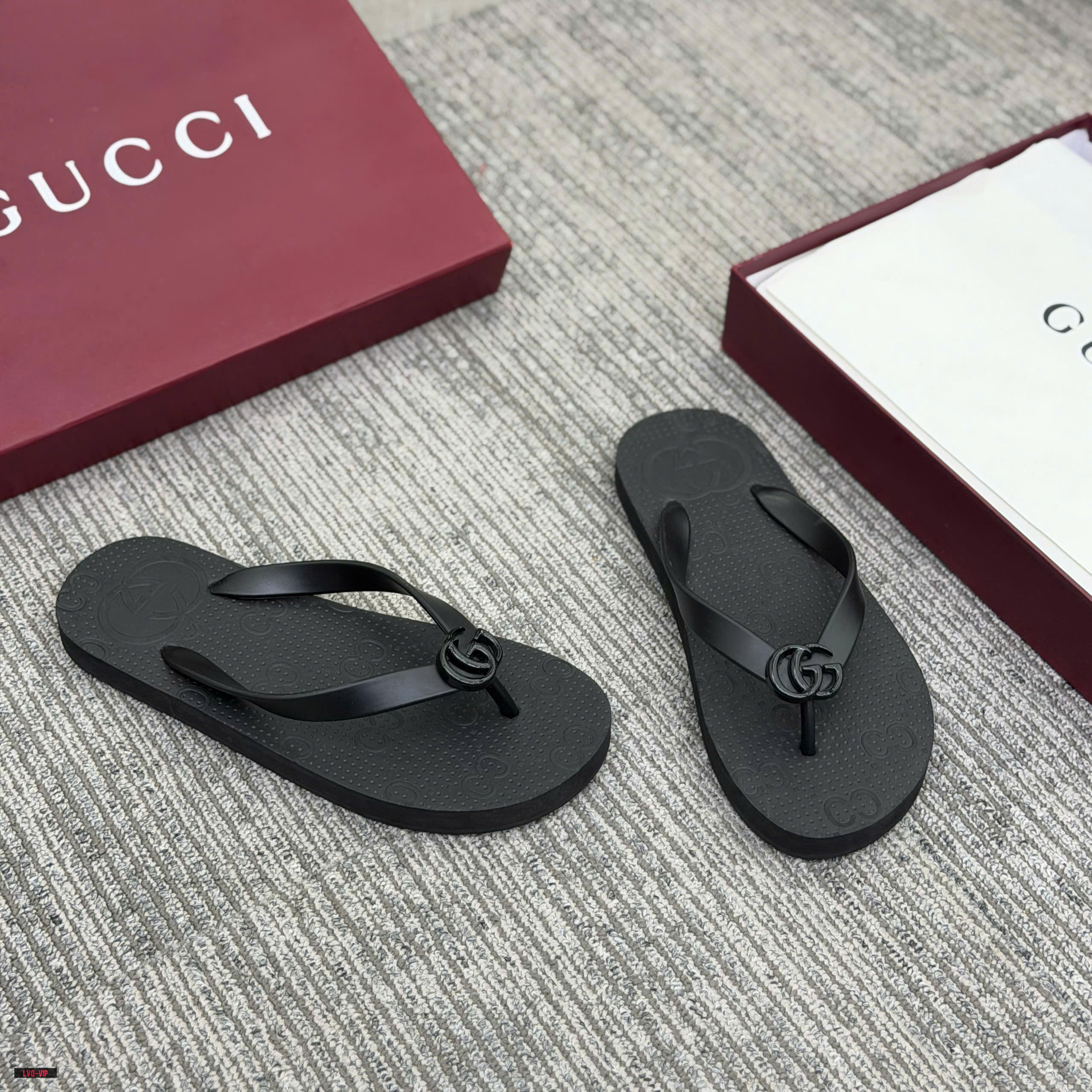 Dép tông kẹp xỏ ngón flip flop Gucci GC đế khắc vân monogram chấm bi Like Auth 38-43 LVQ