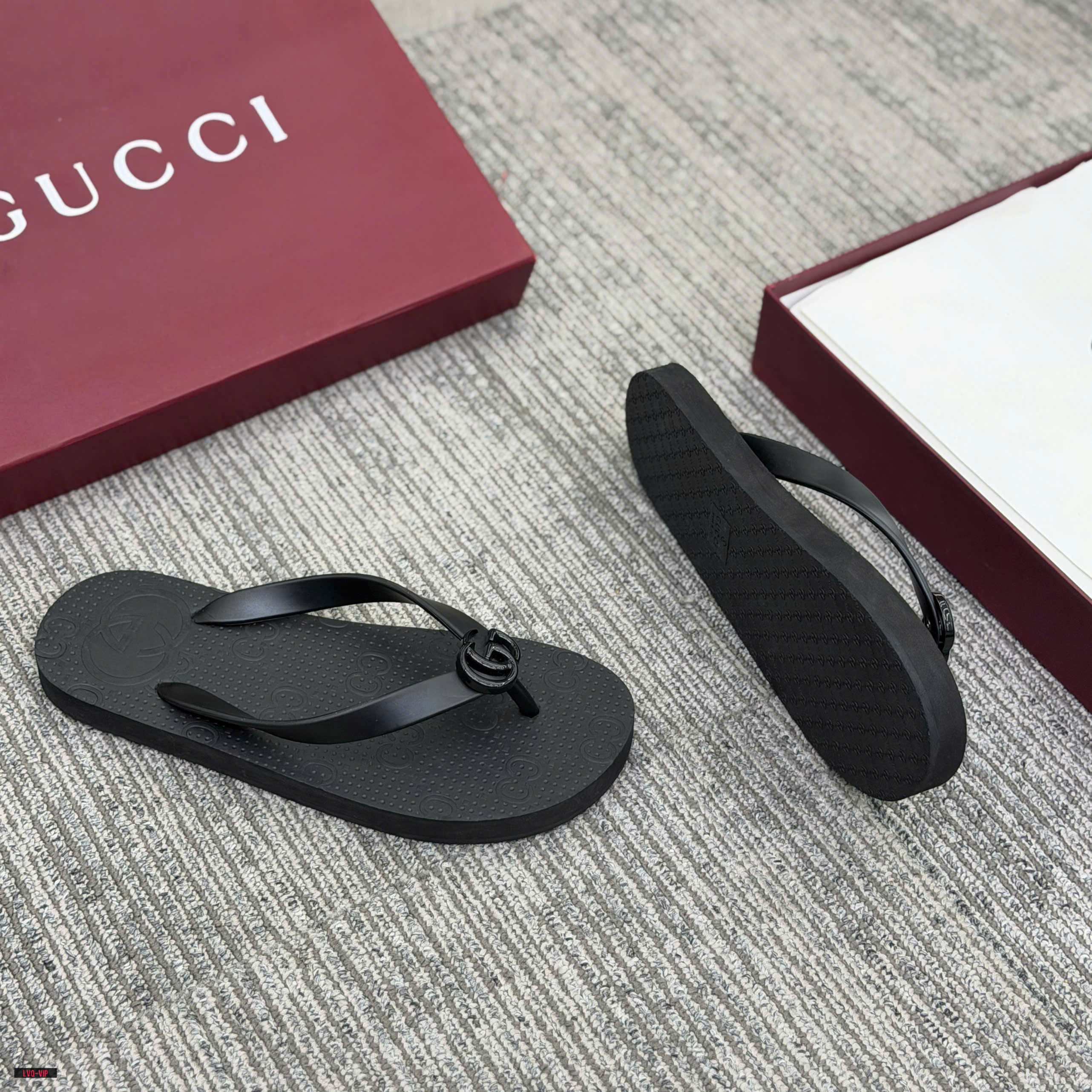 Dép tông kẹp xỏ ngón flip flop Gucci GC đế khắc vân monogram chấm bi Like Auth 38-43 LVQ