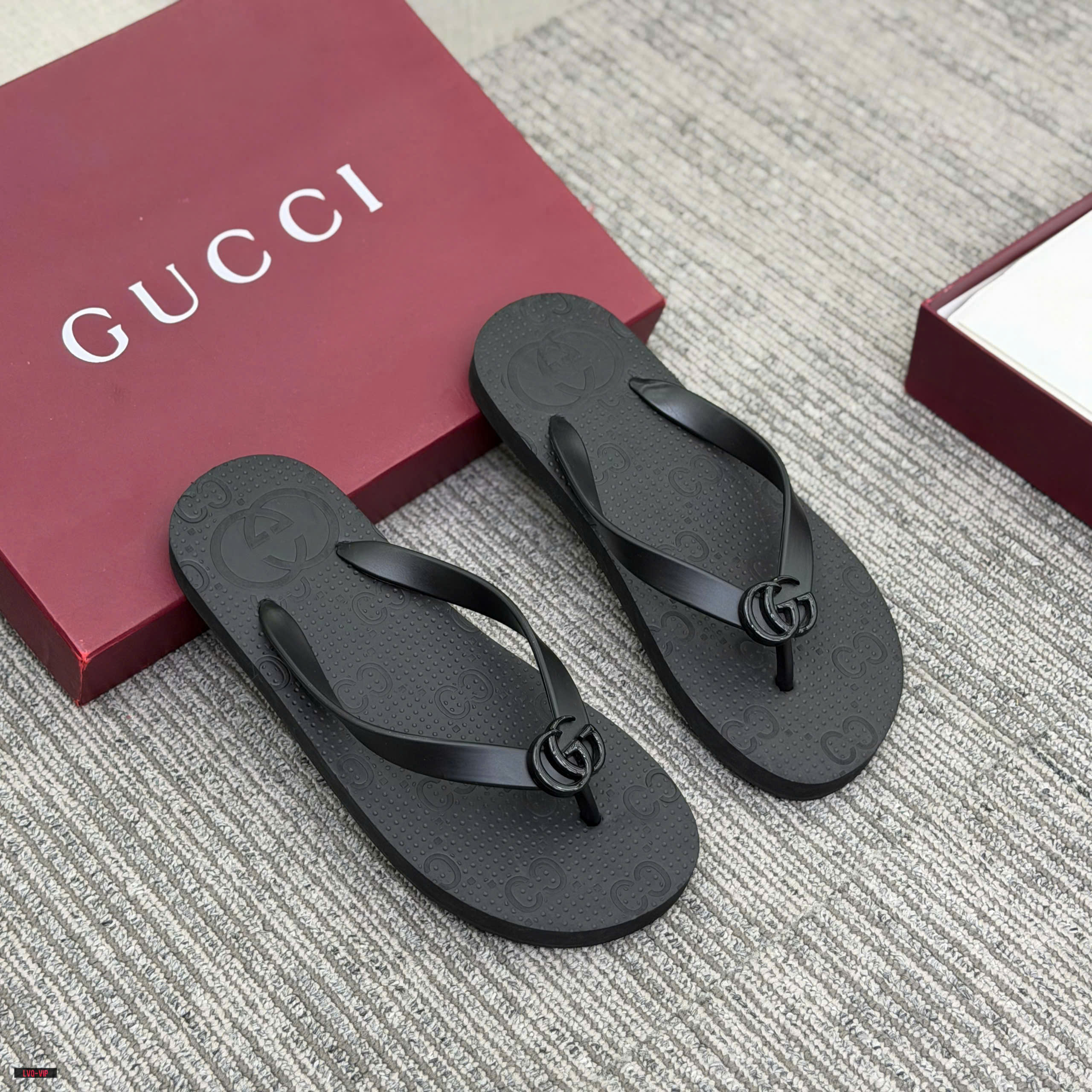 Dép tông kẹp xỏ ngón flip flop Gucci GC đế khắc vân monogram chấm bi Like Auth 38-43 LVQ