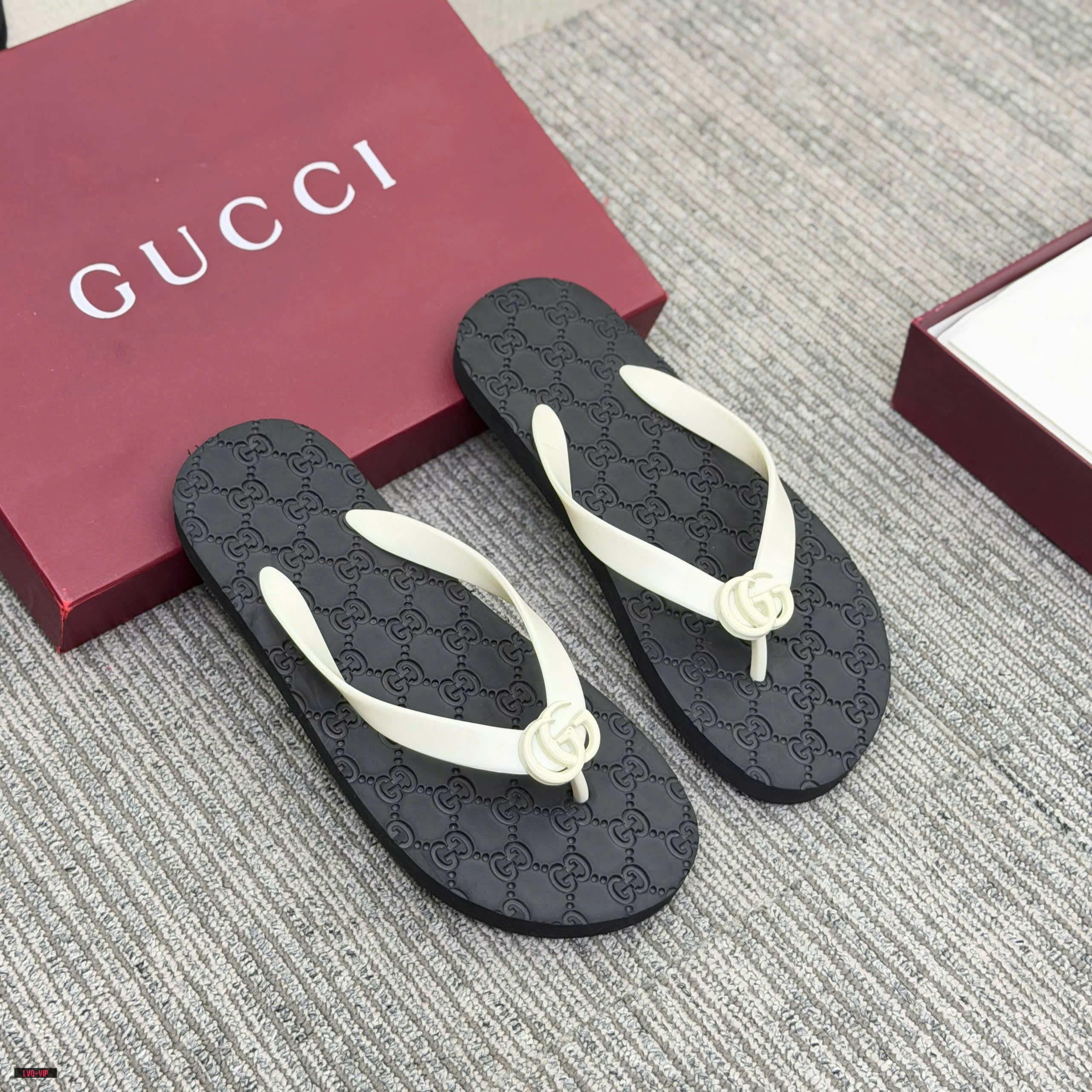 Dép tông kẹp xỏ ngón flip flop Gucci GC đế khắc vân monogram quai Trắng Like Auth 38-43 LVQ