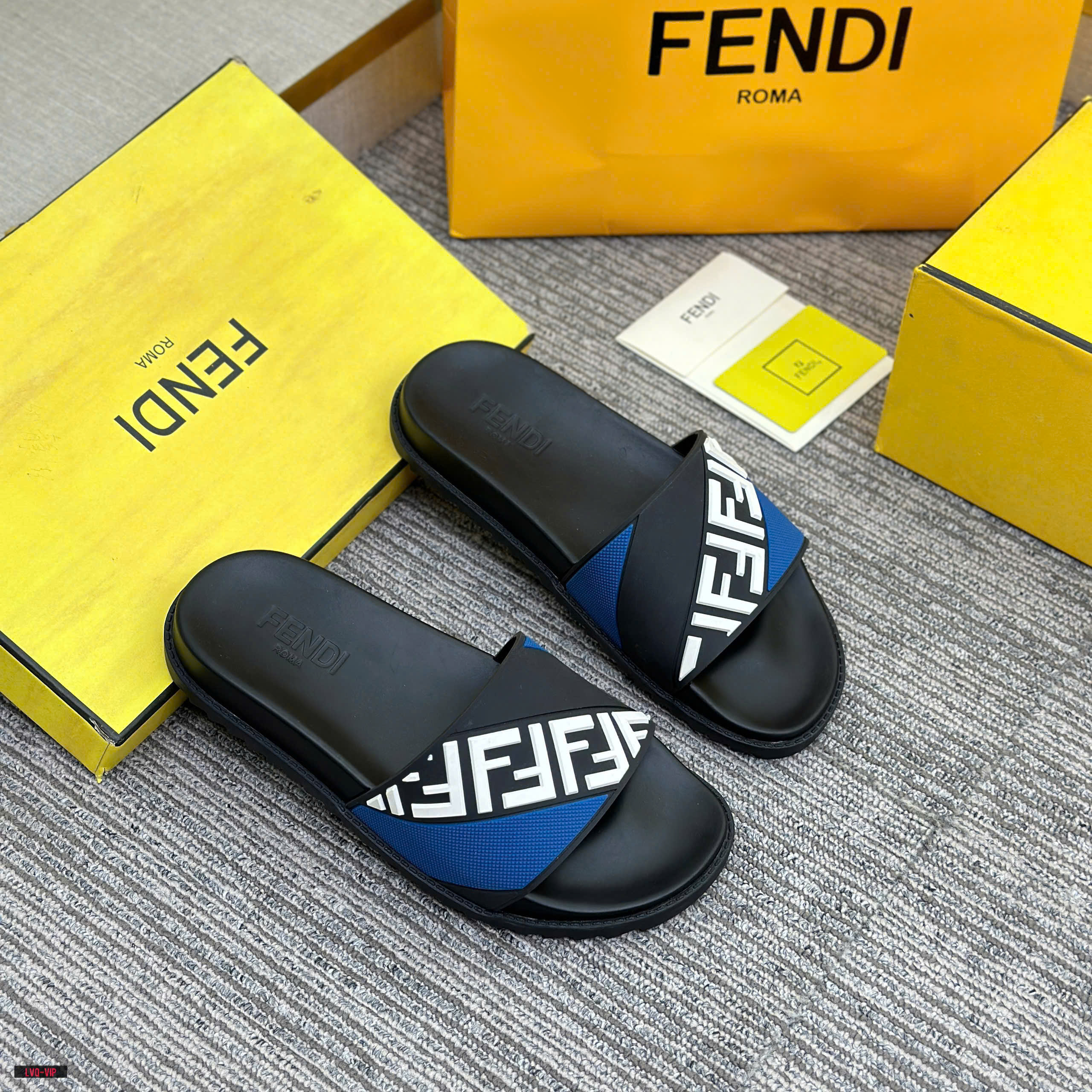 Dép lê quai ngang Fendi logo kẻ chéo tag nổi cao su non Like Auth 38-43 LVQ