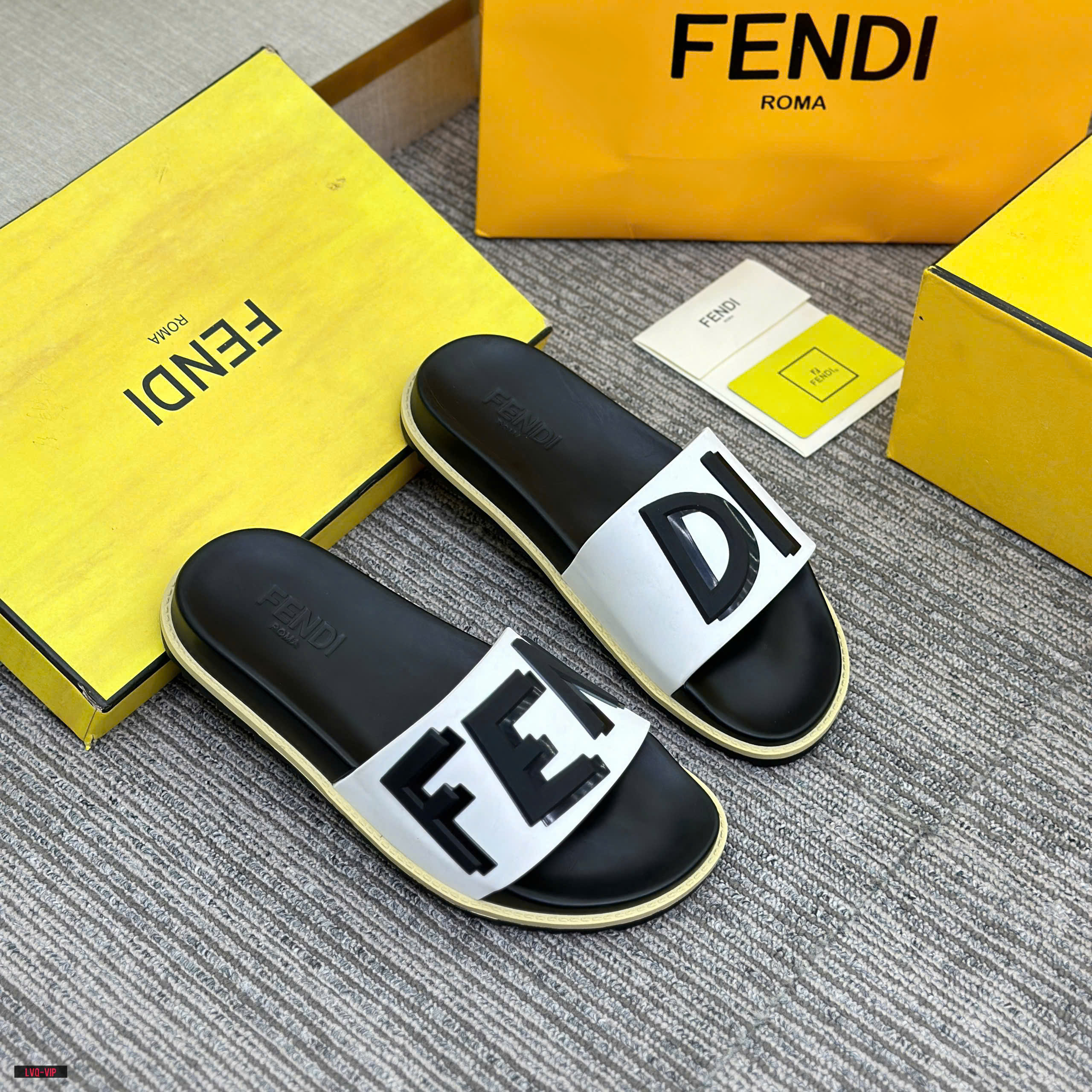 Dép lê quai ngang Fendi logo to tag nổi cao su non Like Auth 38-43 LVQ