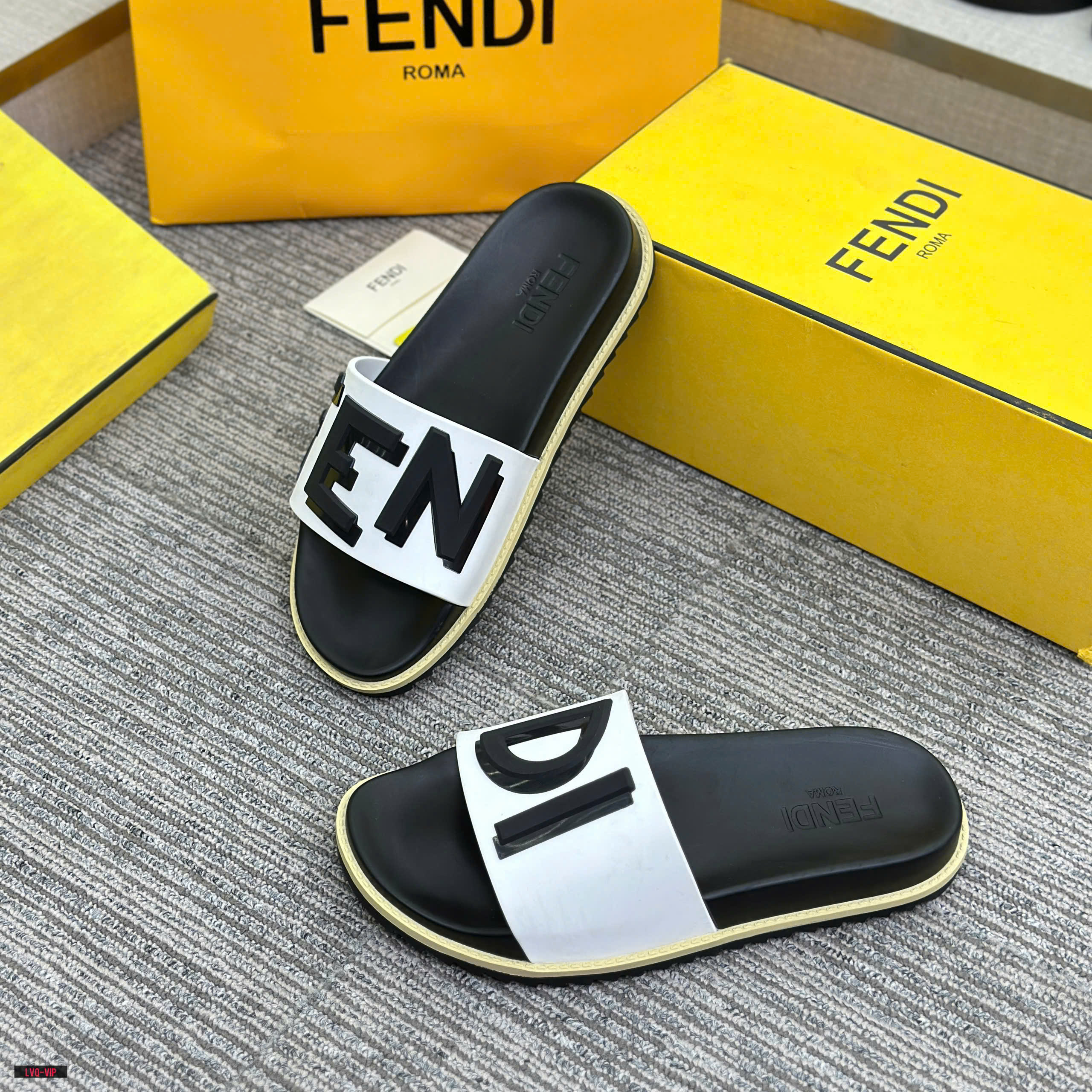 Dép lê quai ngang Fendi logo to tag nổi cao su non Like Auth 38-43 LVQ