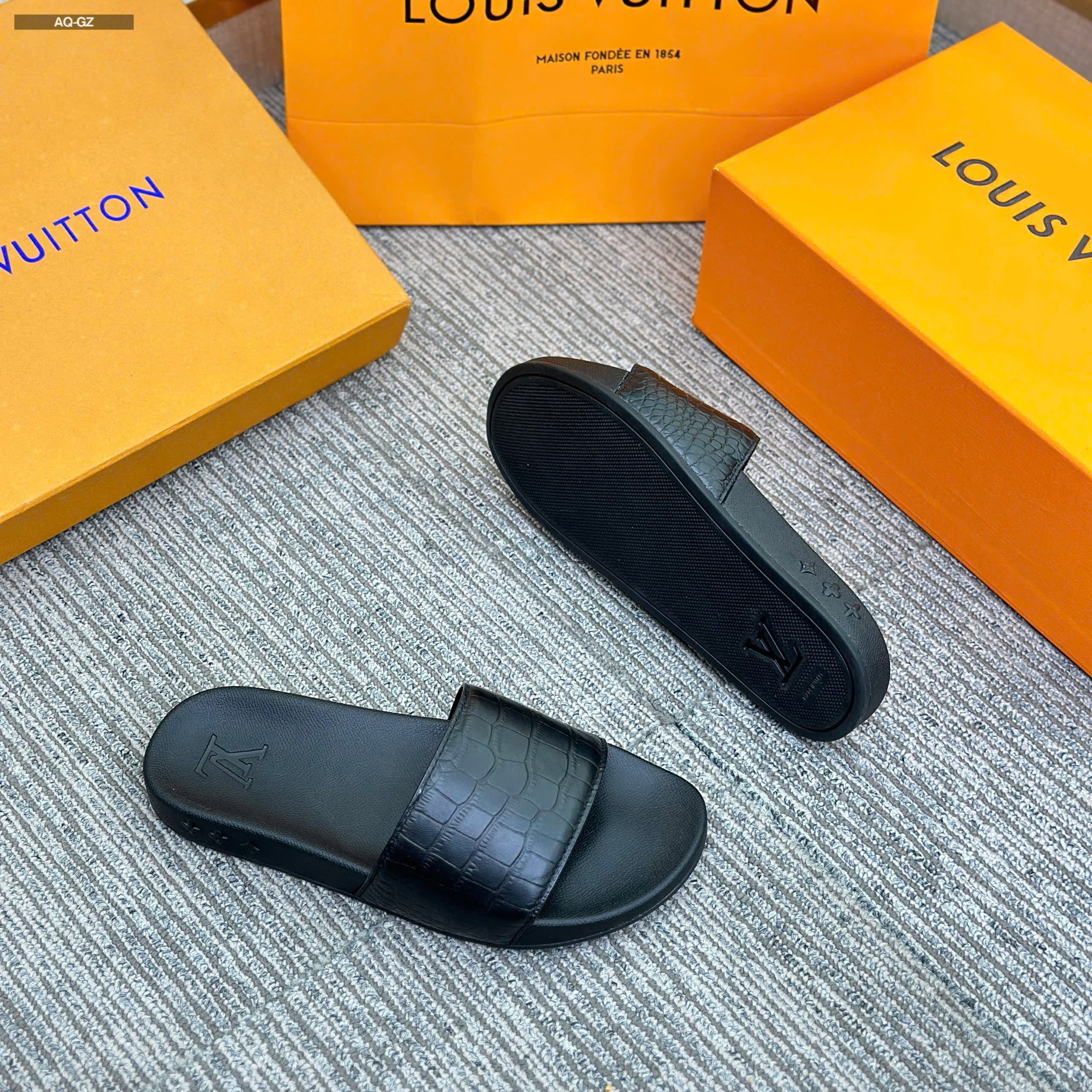 Dép lê quai ngang Louis Vuitton LV Đen họa tiết da cá sấu Like Auth 38-43 LVQ