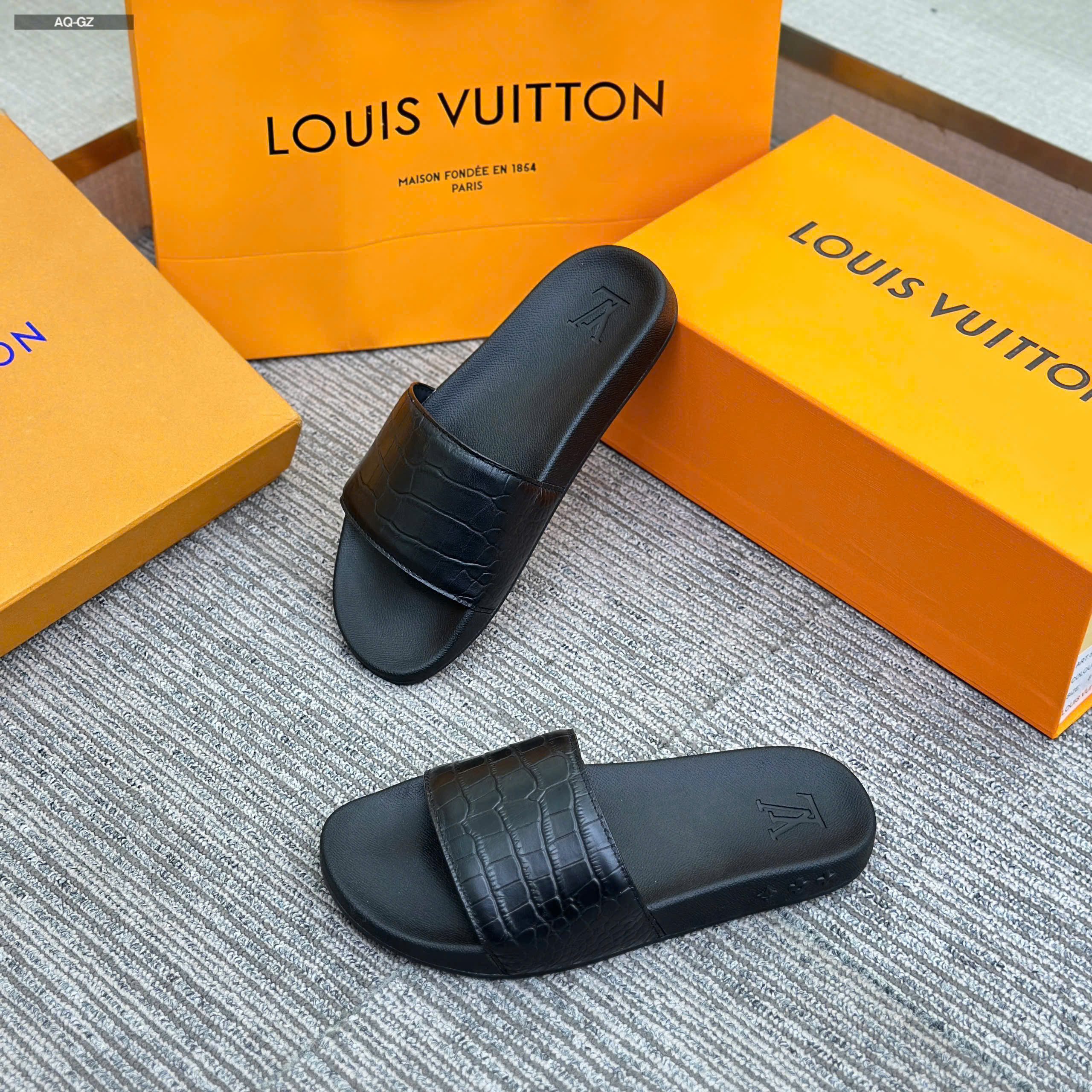 Dép lê quai ngang Louis Vuitton LV Đen họa tiết da cá sấu Like Auth 38-43 LVQ