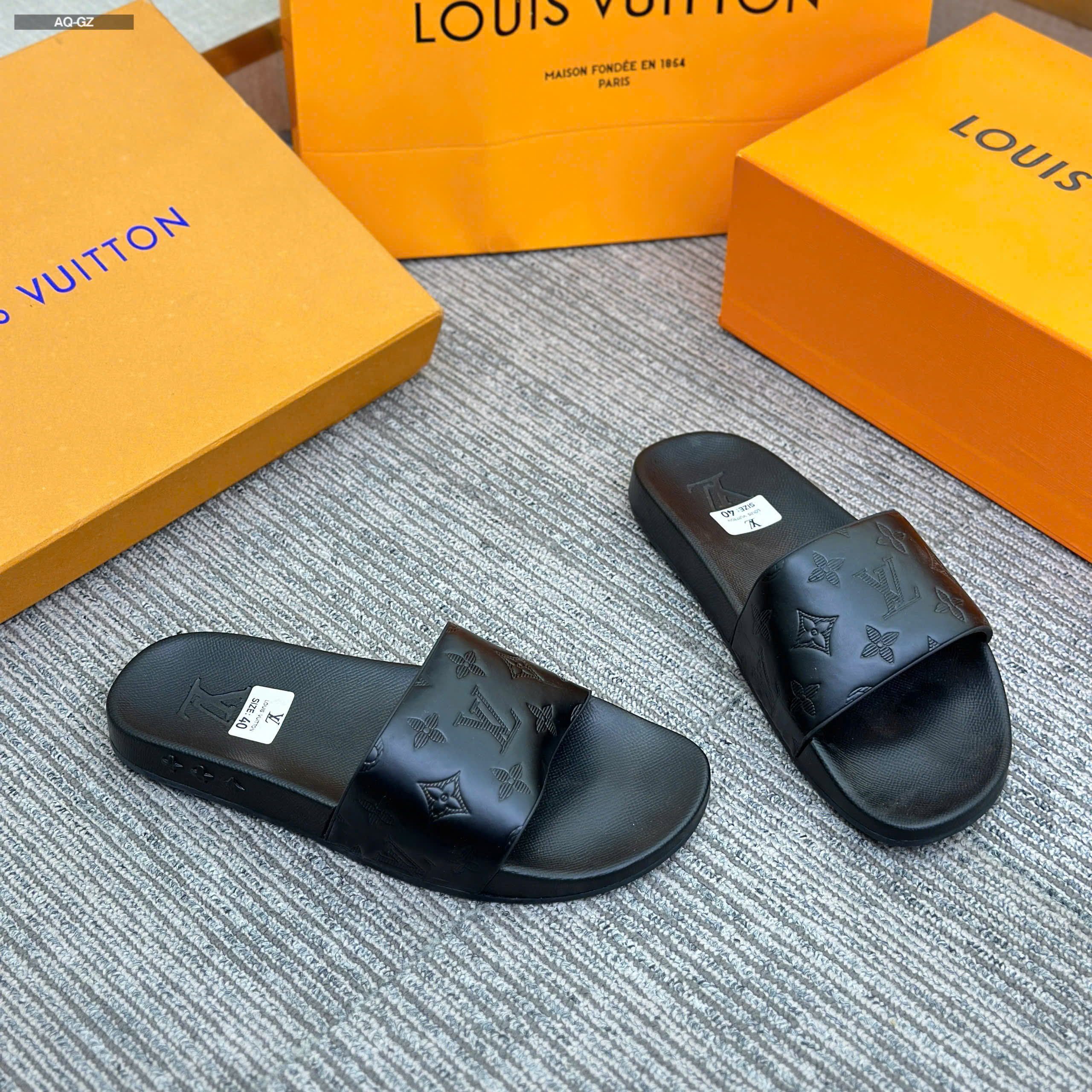 Dép lê quai ngang Louis Vuitton LV Đen quai khắc vân monogram Like Auth 38-43 LVQ